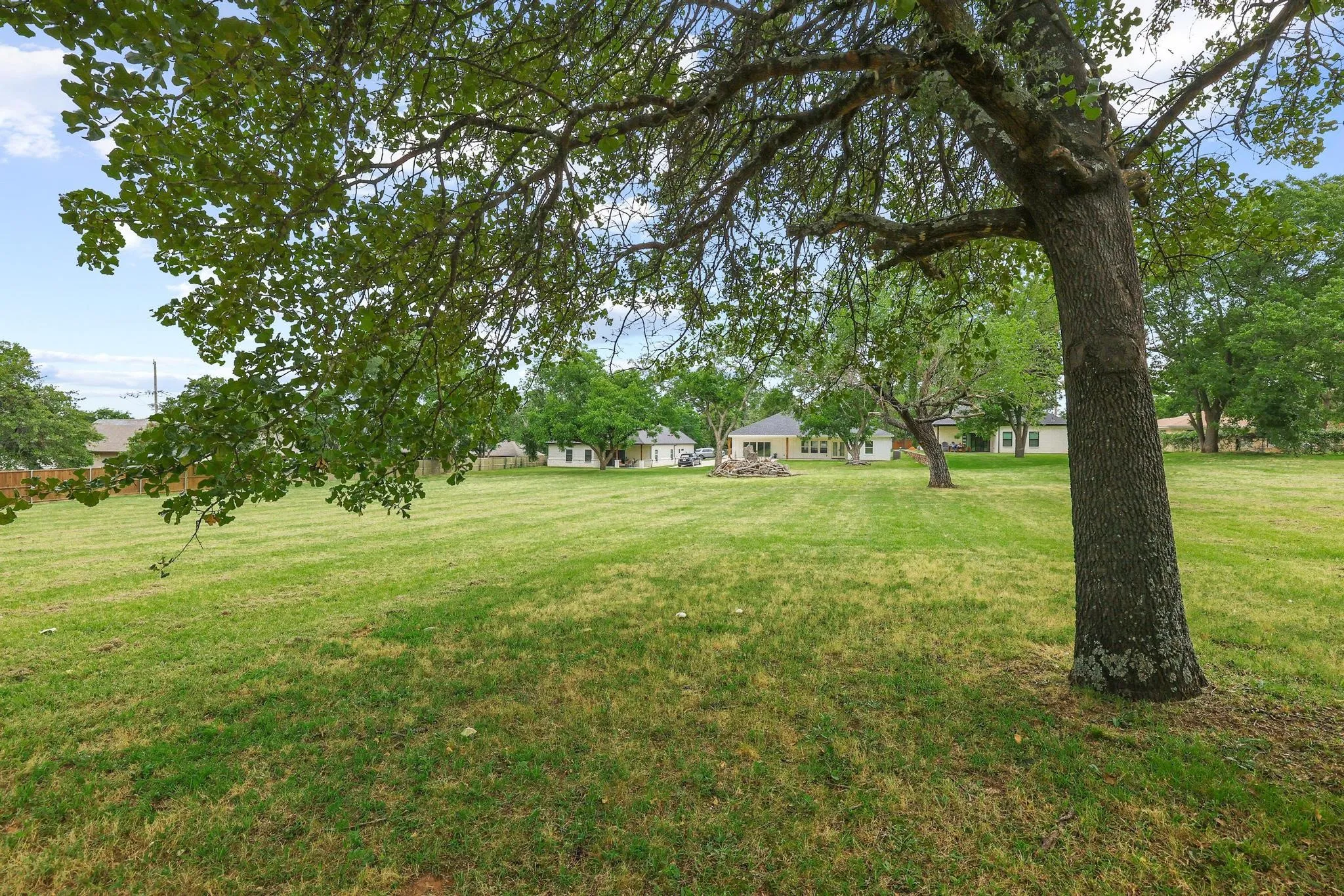 Single Family Residence For Sale in Grayson County , 1834 S Park Avenue, Denison, Texas 75020, 3 Bedroom, 2 Bathroom, 2 Garage spaces, 1,972 Sqft, built in 2021, mls#21287886, Real Estate Agent in Denison, Homes For Sale in Grayson county, Homes For Sale in Denison, Realtor in Denison Texas, Real Estate Brokerage Independent Realty Texas, Luminita Cordes Realtor
