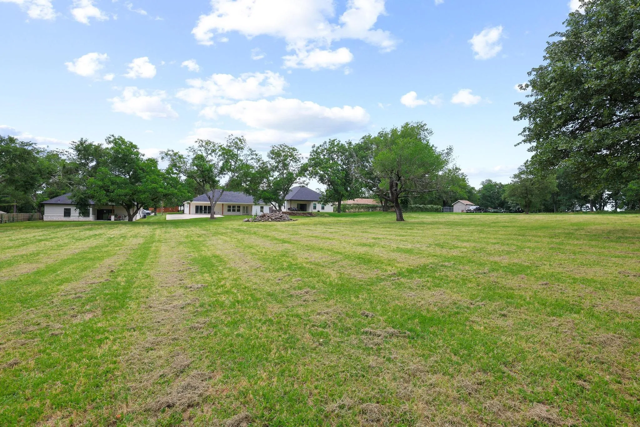 Single Family Residence For Sale in Grayson County , 1834 S Park Avenue, Denison, Texas 75020, 3 Bedroom, 2 Bathroom, 2 Garage spaces, 1,972 Sqft, built in 2021, mls#21287886, Real Estate Agent in Denison, Homes For Sale in Grayson county, Homes For Sale in Denison, Realtor in Denison Texas, Real Estate Brokerage Independent Realty Texas, Luminita Cordes Realtor