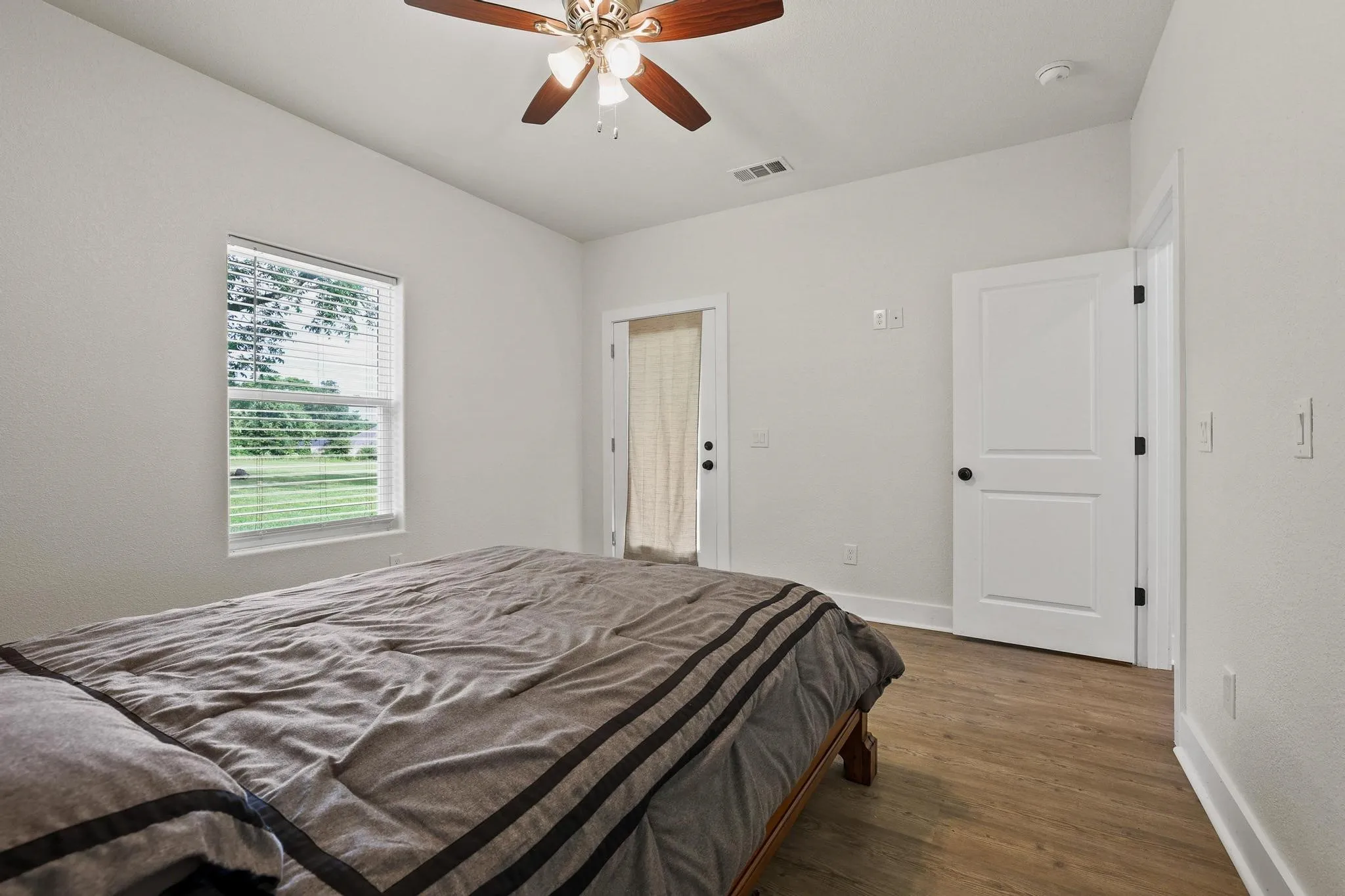 Single Family Residence For Sale in Grayson County , 1834 S Park Avenue, Denison, Texas 75020, 3 Bedroom, 2 Bathroom, 2 Garage spaces, 1,972 Sqft, built in 2021, mls#21287886, Real Estate Agent in Denison, Homes For Sale in Grayson county, Homes For Sale in Denison, Realtor in Denison Texas, Real Estate Brokerage Independent Realty Texas, Luminita Cordes Realtor