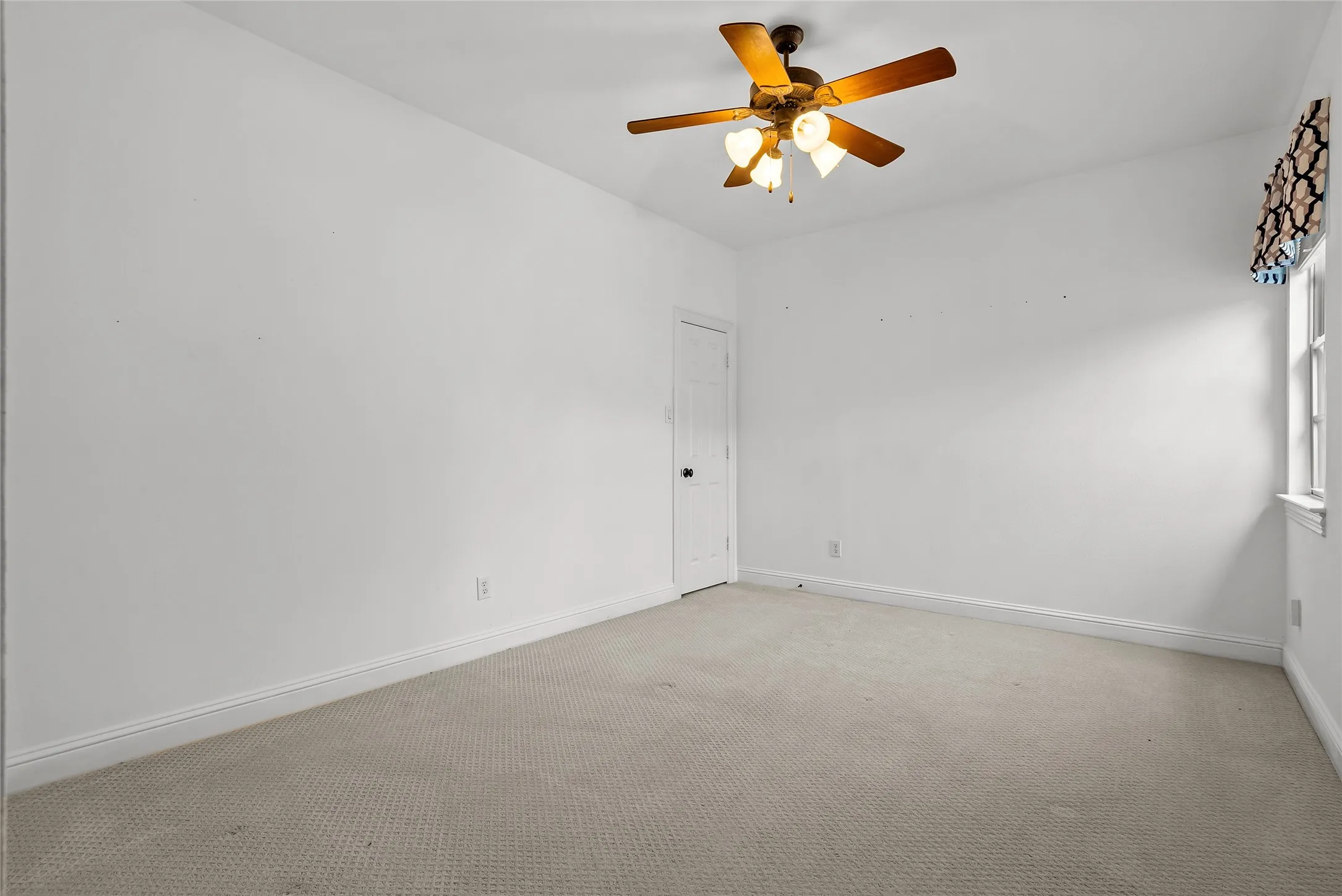 Single Family Residence For Sale in Denton County , 8491 Canyon Crossing, Lantana, Texas 76226, 5 Bedroom, 5 Bathroom, 3 Garage spaces, 4,076 Sqft, built in 2007, mls#21294408, Real Estate Agent in Lantana, Homes For Sale in Denton county, Homes For Sale in Lantana, Realtor in Lantana Texas, Real Estate Brokerage Independent Realty Texas, Luminita Cordes Realtor