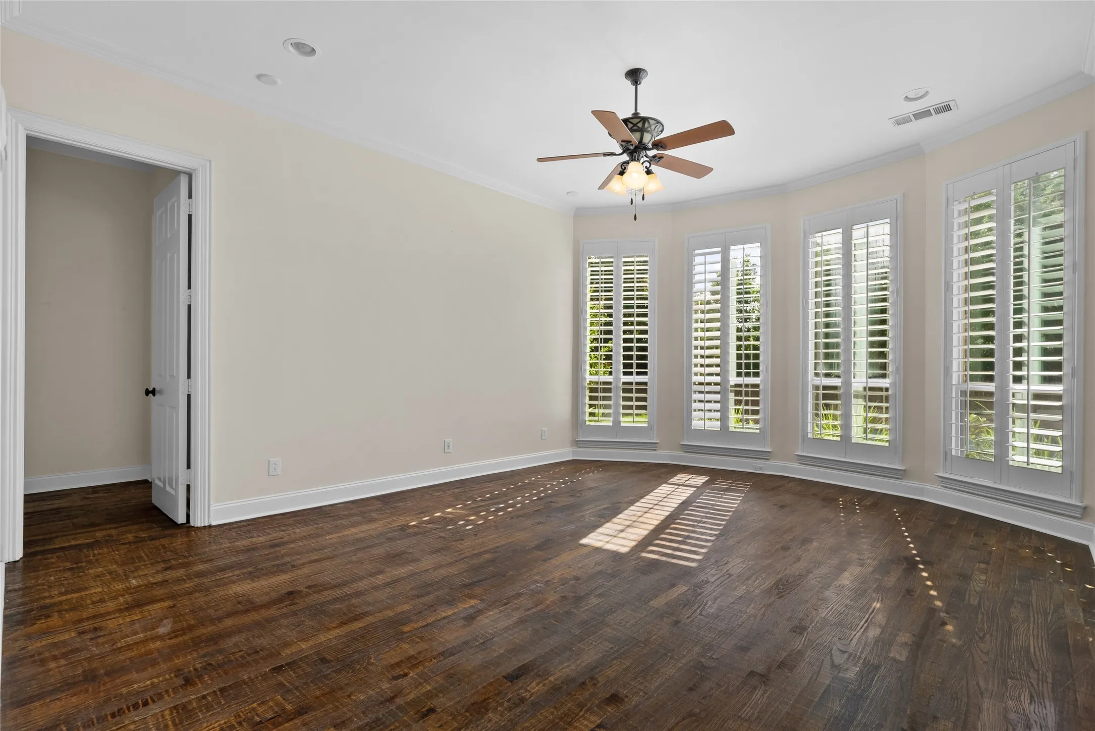 Single Family Residence For Sale in Denton County , 8491 Canyon Crossing, Lantana, Texas 76226, 5 Bedroom, 5 Bathroom, 3 Garage spaces, 4,076 Sqft, built in 2007, mls#21294408, Real Estate Agent in Lantana, Homes For Sale in Denton county, Homes For Sale in Lantana, Realtor in Lantana Texas, Real Estate Brokerage Independent Realty Texas, Luminita Cordes Realtor