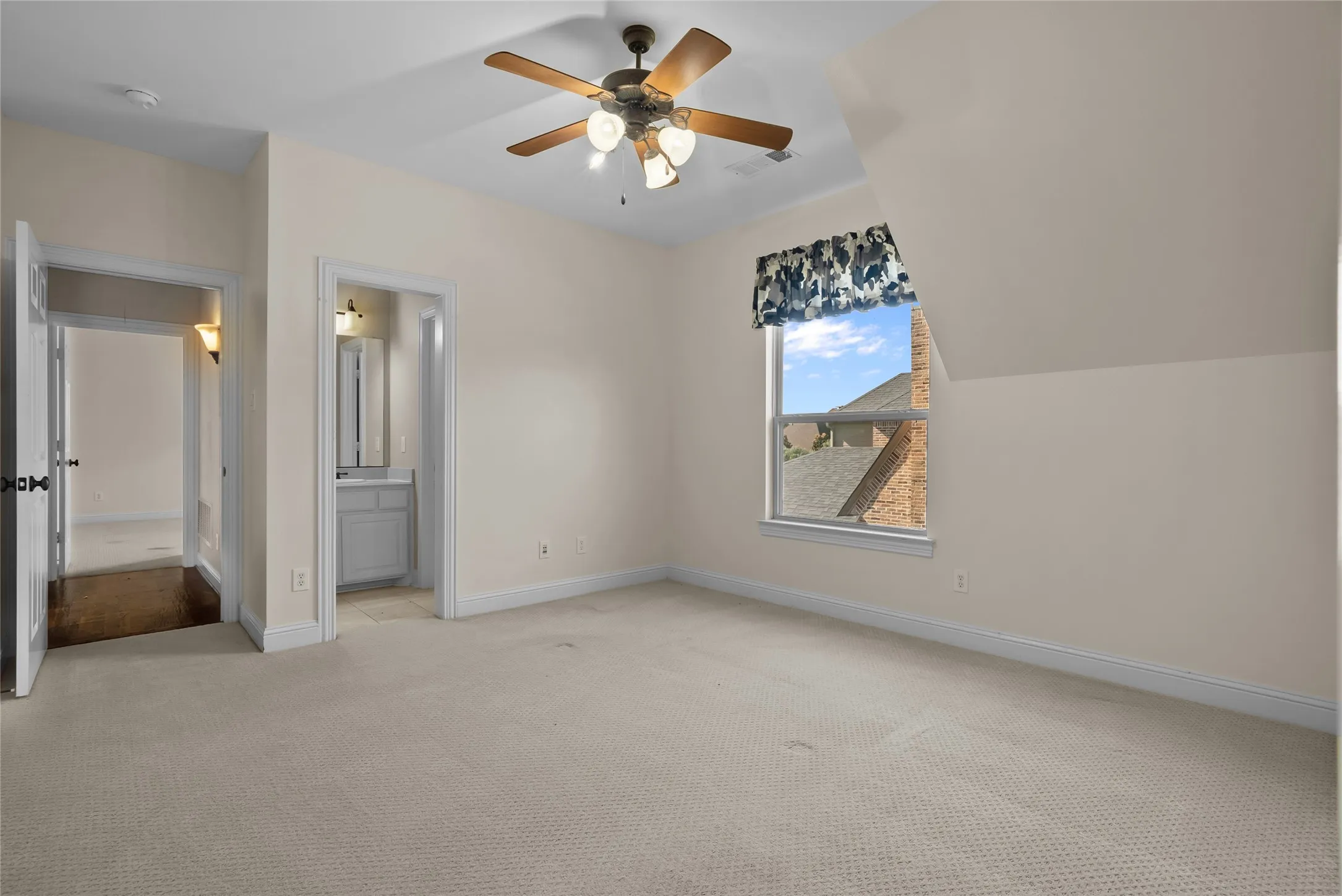 Single Family Residence For Sale in Denton County , 8491 Canyon Crossing, Lantana, Texas 76226, 5 Bedroom, 5 Bathroom, 3 Garage spaces, 4,076 Sqft, built in 2007, mls#21294408, Real Estate Agent in Lantana, Homes For Sale in Denton county, Homes For Sale in Lantana, Realtor in Lantana Texas, Real Estate Brokerage Independent Realty Texas, Luminita Cordes Realtor
