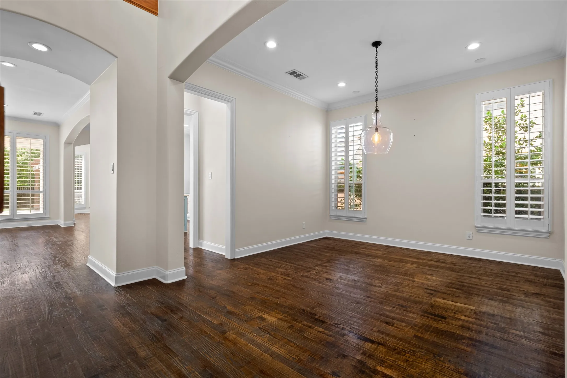 Single Family Residence For Sale in Denton County , 8491 Canyon Crossing, Lantana, Texas 76226, 5 Bedroom, 5 Bathroom, 3 Garage spaces, 4,076 Sqft, built in 2007, mls#21294408, Real Estate Agent in Lantana, Homes For Sale in Denton county, Homes For Sale in Lantana, Realtor in Lantana Texas, Real Estate Brokerage Independent Realty Texas, Luminita Cordes Realtor