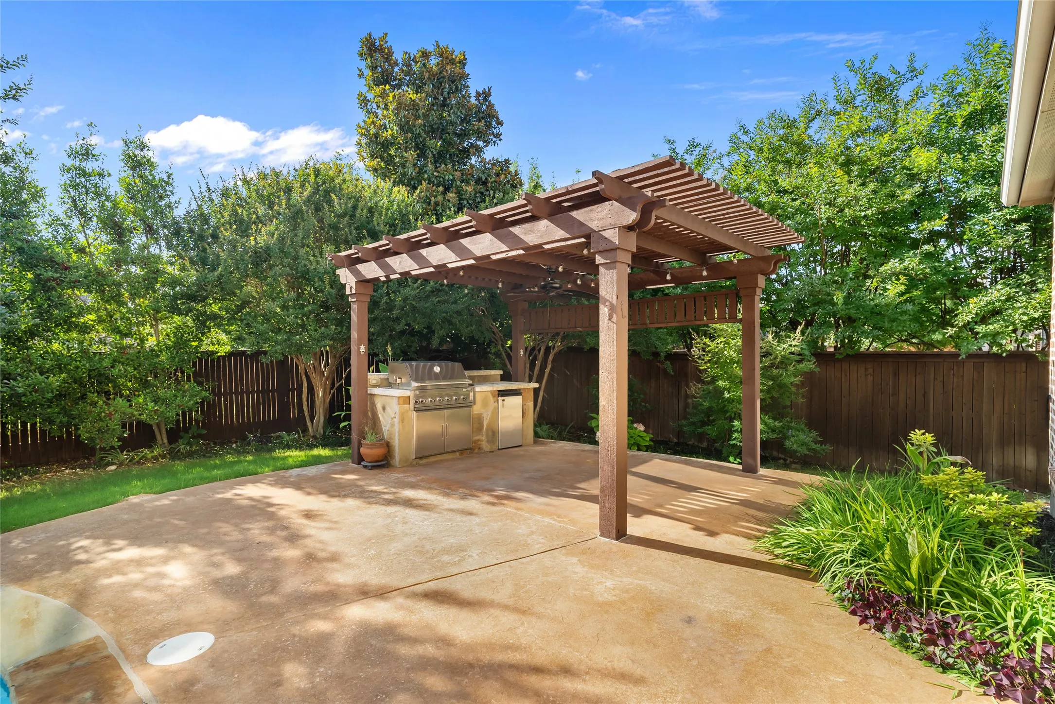Single Family Residence For Sale in Denton County , 8491 Canyon Crossing, Lantana, Texas 76226, 5 Bedroom, 5 Bathroom, 3 Garage spaces, 4,076 Sqft, built in 2007, mls#21294408, Real Estate Agent in Lantana, Homes For Sale in Denton county, Homes For Sale in Lantana, Realtor in Lantana Texas, Real Estate Brokerage Independent Realty Texas, Luminita Cordes Realtor