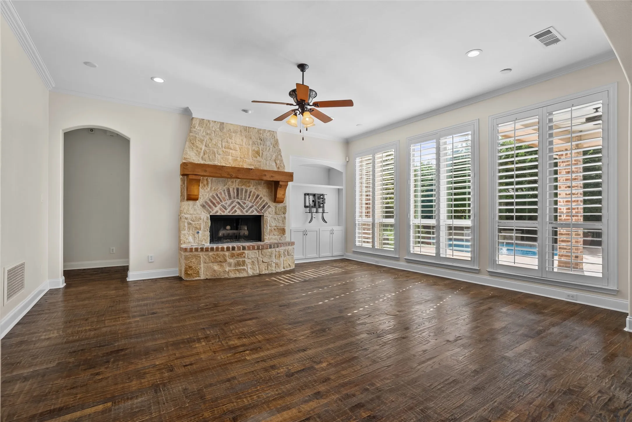 Single Family Residence For Sale in Denton County , 8491 Canyon Crossing, Lantana, Texas 76226, 5 Bedroom, 5 Bathroom, 3 Garage spaces, 4,076 Sqft, built in 2007, mls#21294408, Real Estate Agent in Lantana, Homes For Sale in Denton county, Homes For Sale in Lantana, Realtor in Lantana Texas, Real Estate Brokerage Independent Realty Texas, Luminita Cordes Realtor