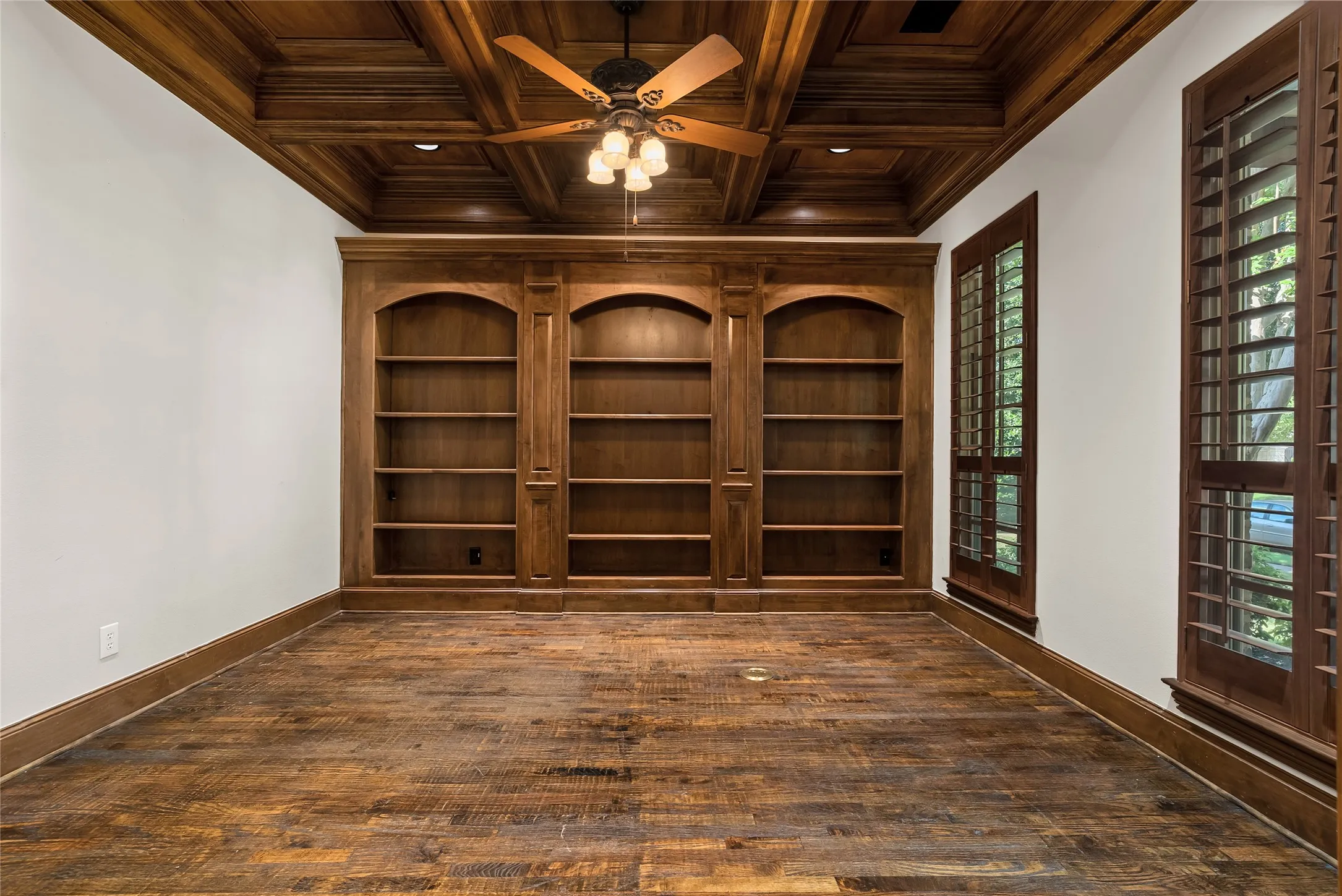 Single Family Residence For Sale in Denton County , 8491 Canyon Crossing, Lantana, Texas 76226, 5 Bedroom, 5 Bathroom, 3 Garage spaces, 4,076 Sqft, built in 2007, mls#21294408, Real Estate Agent in Lantana, Homes For Sale in Denton county, Homes For Sale in Lantana, Realtor in Lantana Texas, Real Estate Brokerage Independent Realty Texas, Luminita Cordes Realtor