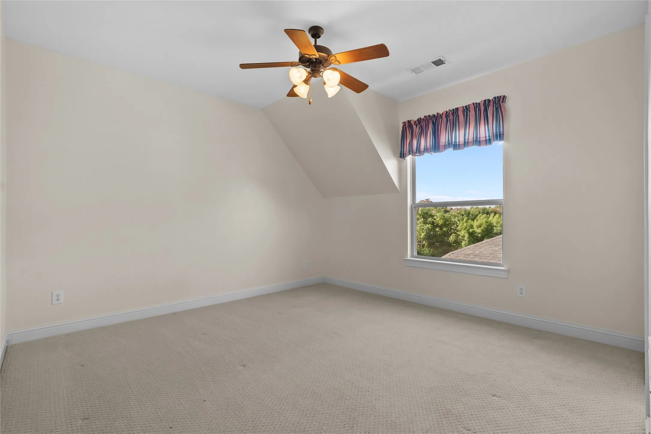 Single Family Residence For Sale in Denton County , 8491 Canyon Crossing, Lantana, Texas 76226, 5 Bedroom, 5 Bathroom, 3 Garage spaces, 4,076 Sqft, built in 2007, mls#21294408, Real Estate Agent in Lantana, Homes For Sale in Denton county, Homes For Sale in Lantana, Realtor in Lantana Texas, Real Estate Brokerage Independent Realty Texas, Luminita Cordes Realtor