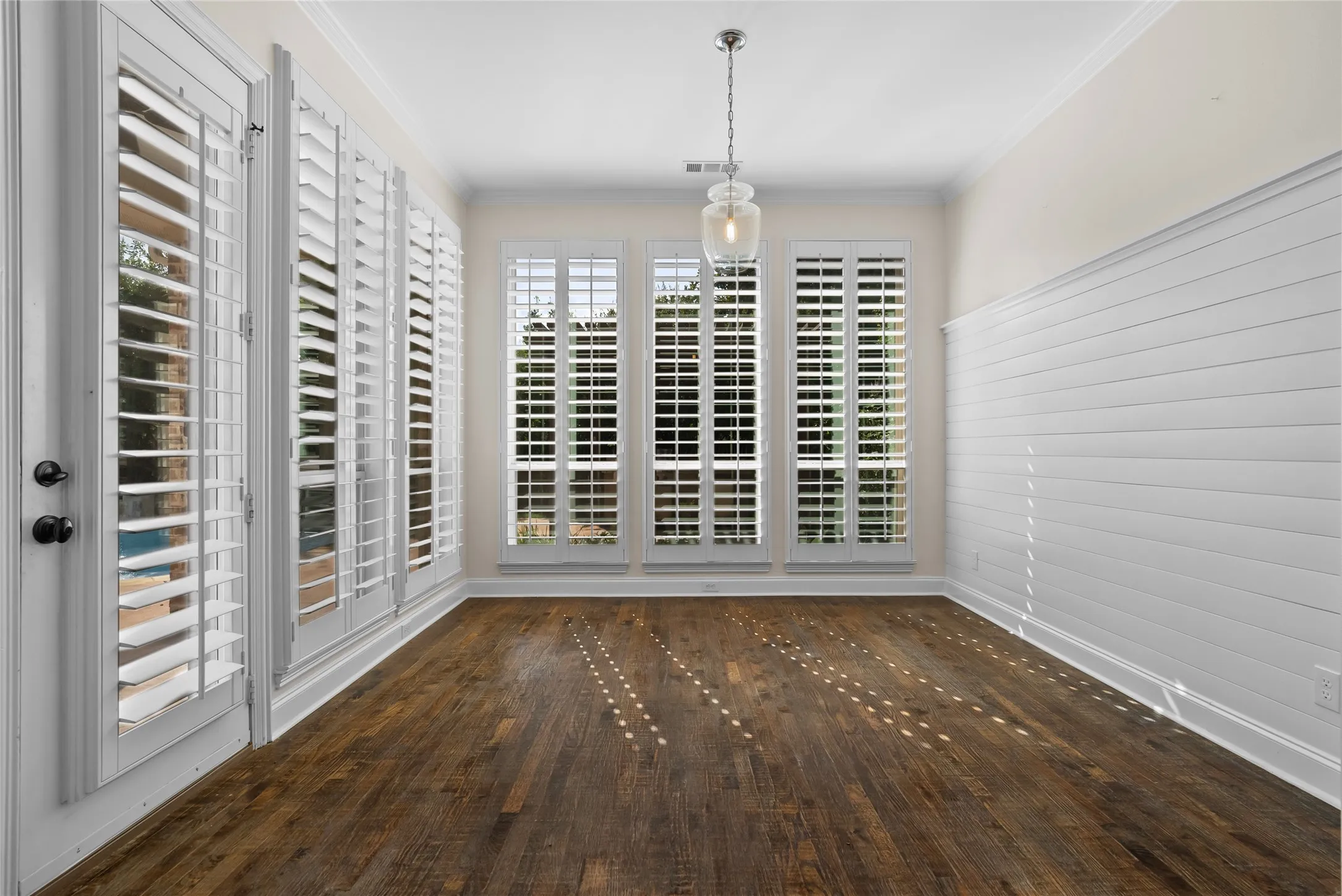 Single Family Residence For Sale in Denton County , 8491 Canyon Crossing, Lantana, Texas 76226, 5 Bedroom, 5 Bathroom, 3 Garage spaces, 4,076 Sqft, built in 2007, mls#21294408, Real Estate Agent in Lantana, Homes For Sale in Denton county, Homes For Sale in Lantana, Realtor in Lantana Texas, Real Estate Brokerage Independent Realty Texas, Luminita Cordes Realtor
