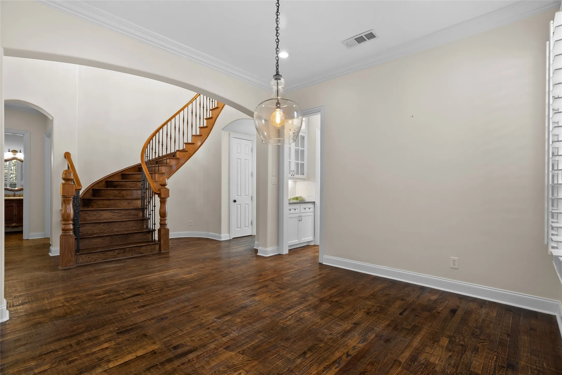 Single Family Residence For Sale in Denton County , 8491 Canyon Crossing, Lantana, Texas 76226, 5 Bedroom, 5 Bathroom, 3 Garage spaces, 4,076 Sqft, built in 2007, mls#21294408, Real Estate Agent in Lantana, Homes For Sale in Denton county, Homes For Sale in Lantana, Realtor in Lantana Texas, Real Estate Brokerage Independent Realty Texas, Luminita Cordes Realtor