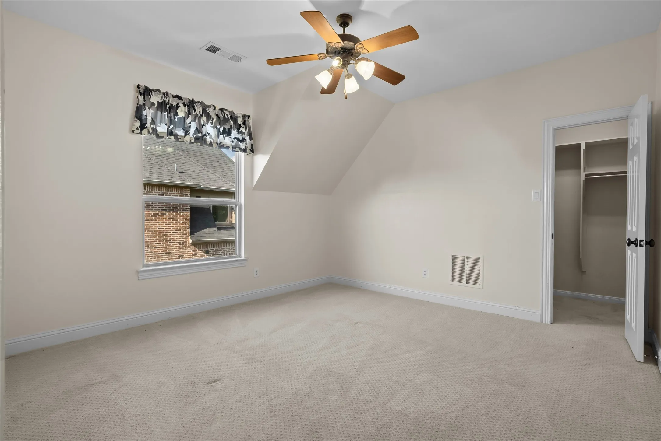 Single Family Residence For Sale in Denton County , 8491 Canyon Crossing, Lantana, Texas 76226, 5 Bedroom, 5 Bathroom, 3 Garage spaces, 4,076 Sqft, built in 2007, mls#21294408, Real Estate Agent in Lantana, Homes For Sale in Denton county, Homes For Sale in Lantana, Realtor in Lantana Texas, Real Estate Brokerage Independent Realty Texas, Luminita Cordes Realtor