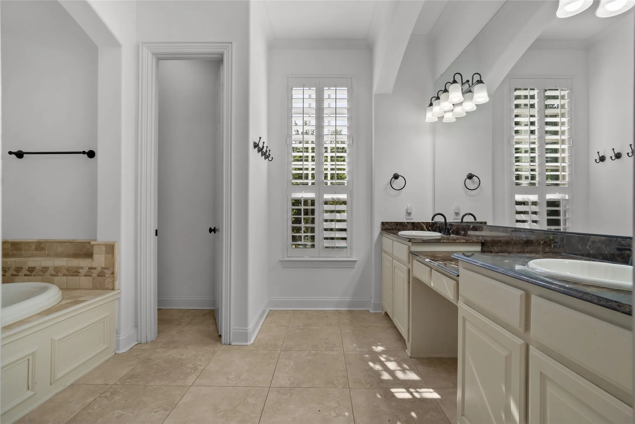 Single Family Residence For Sale in Denton County , 8491 Canyon Crossing, Lantana, Texas 76226, 5 Bedroom, 5 Bathroom, 3 Garage spaces, 4,076 Sqft, built in 2007, mls#21294408, Real Estate Agent in Lantana, Homes For Sale in Denton county, Homes For Sale in Lantana, Realtor in Lantana Texas, Real Estate Brokerage Independent Realty Texas, Luminita Cordes Realtor