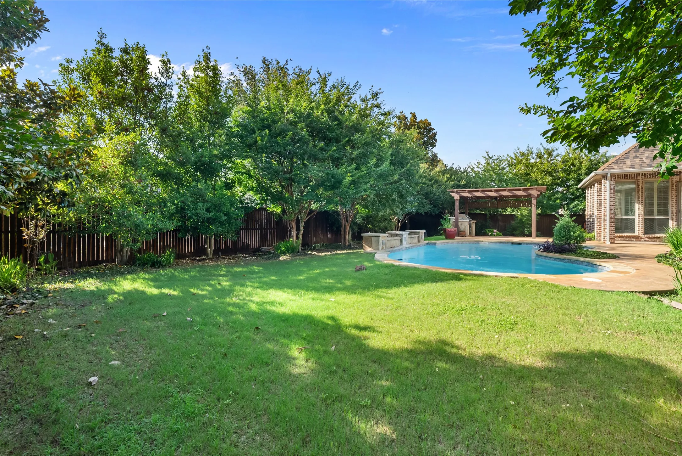 Single Family Residence For Sale in Denton County , 8491 Canyon Crossing, Lantana, Texas 76226, 5 Bedroom, 5 Bathroom, 3 Garage spaces, 4,076 Sqft, built in 2007, mls#21294408, Real Estate Agent in Lantana, Homes For Sale in Denton county, Homes For Sale in Lantana, Realtor in Lantana Texas, Real Estate Brokerage Independent Realty Texas, Luminita Cordes Realtor