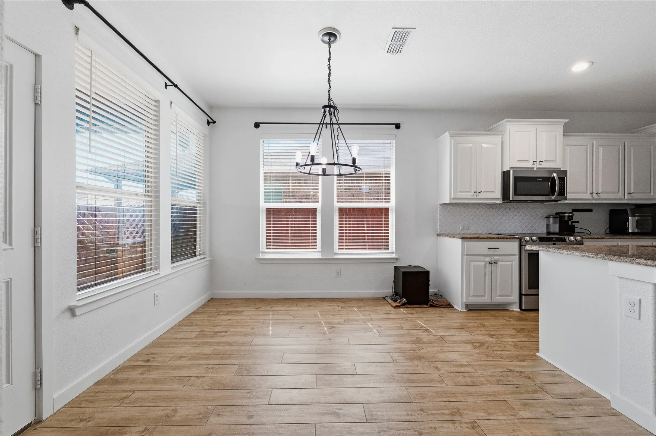 Single Family Residence For Sale in Tarrant County , 948 Meadow Scape Drive, Fort Worth, Texas 76028, 4 Bedroom, 2 Bathroom, 2 Garage spaces, 1,898 Sqft, built in 2018, mls#21287103, Real Estate Agent in Fort Worth, Homes For Sale in Tarrant county, Homes For Sale in Fort Worth, Realtor in Fort Worth Texas, Real Estate Brokerage Independent Realty Texas, Luminita Cordes Realtor