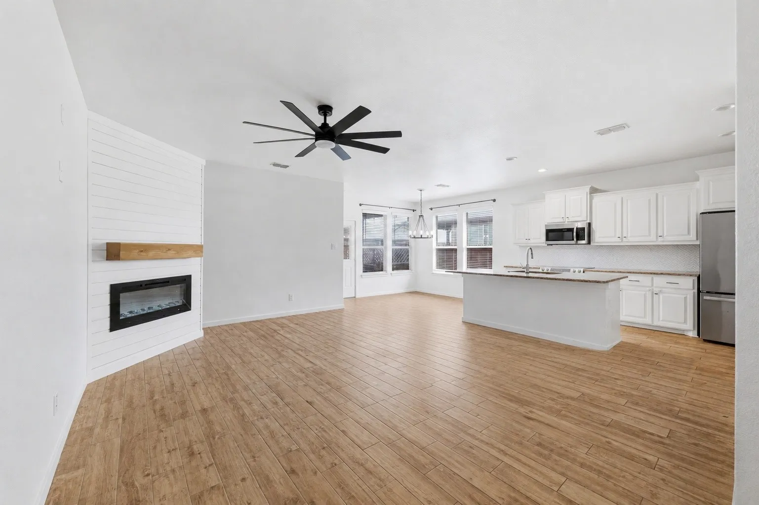 Single Family Residence For Sale in Tarrant County , 948 Meadow Scape Drive, Fort Worth, Texas 76028, 4 Bedroom, 2 Bathroom, 2 Garage spaces, 1,898 Sqft, built in 2018, mls#21287103, Real Estate Agent in Fort Worth, Homes For Sale in Tarrant county, Homes For Sale in Fort Worth, Realtor in Fort Worth Texas, Real Estate Brokerage Independent Realty Texas, Luminita Cordes Realtor
