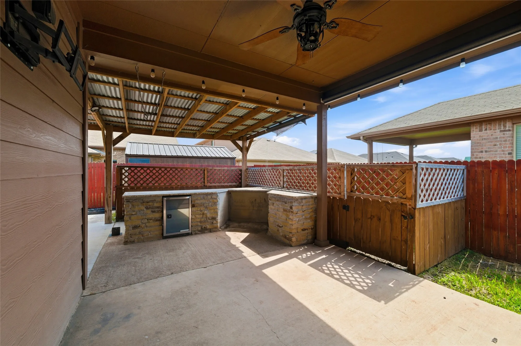 Single Family Residence For Sale in Tarrant County , 948 Meadow Scape Drive, Fort Worth, Texas 76028, 4 Bedroom, 2 Bathroom, 2 Garage spaces, 1,898 Sqft, built in 2018, mls#21287103, Real Estate Agent in Fort Worth, Homes For Sale in Tarrant county, Homes For Sale in Fort Worth, Realtor in Fort Worth Texas, Real Estate Brokerage Independent Realty Texas, Luminita Cordes Realtor