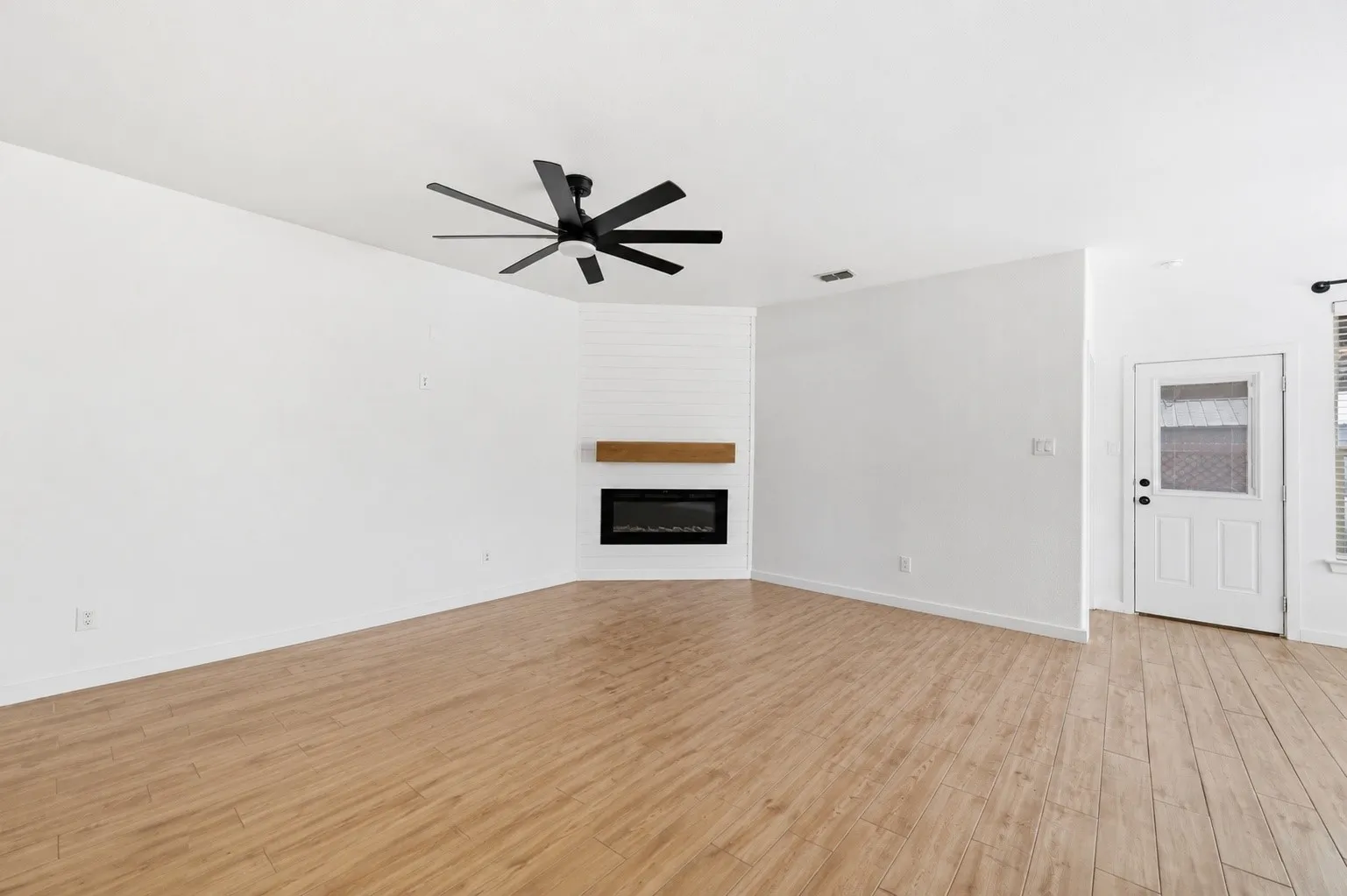 Single Family Residence For Sale in Tarrant County , 948 Meadow Scape Drive, Fort Worth, Texas 76028, 4 Bedroom, 2 Bathroom, 2 Garage spaces, 1,898 Sqft, built in 2018, mls#21287103, Real Estate Agent in Fort Worth, Homes For Sale in Tarrant county, Homes For Sale in Fort Worth, Realtor in Fort Worth Texas, Real Estate Brokerage Independent Realty Texas, Luminita Cordes Realtor