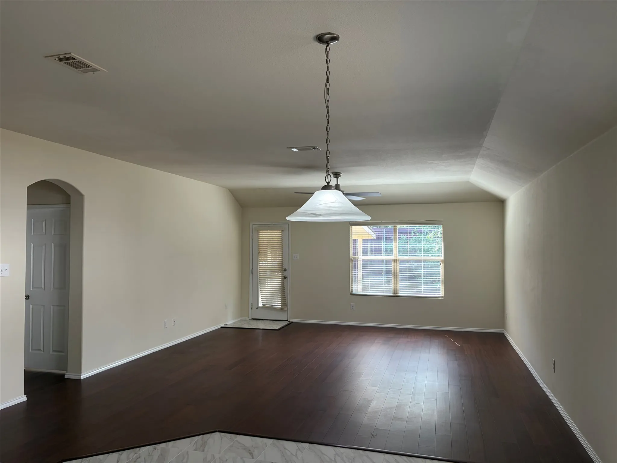 Single Family Residence For Rent in Dallas County , 1803 Sea Gull Drive, Dallas, Texas 75051, 3 Bedroom, 2 Bathroom, 2 Garage spaces, 1,816 Sqft, built in 2012, mls#21294421, Real Estate Agent in Dallas, Homes For Rent in Dallas county, Homes For Rent in Dallas, Realtor in Dallas Texas, Real Estate Brokerage Independent Realty Texas, Luminita Cordes Realtor