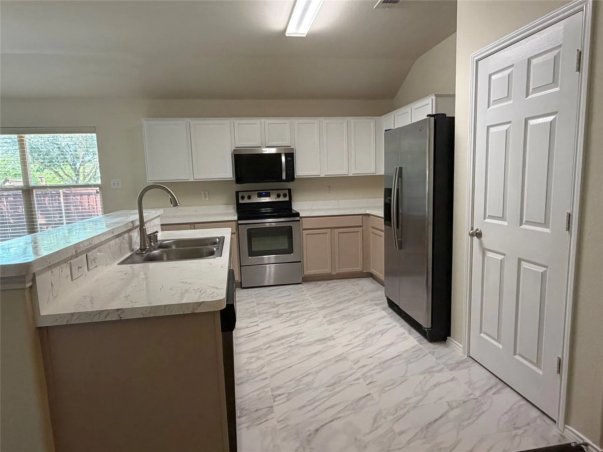 Single Family Residence For Rent in Dallas County , 1803 Sea Gull Drive, Dallas, Texas 75051, 3 Bedroom, 2 Bathroom, 2 Garage spaces, 1,816 Sqft, built in 2012, mls#21294421, Real Estate Agent in Dallas, Homes For Rent in Dallas county, Homes For Rent in Dallas, Realtor in Dallas Texas, Real Estate Brokerage Independent Realty Texas, Luminita Cordes Realtor