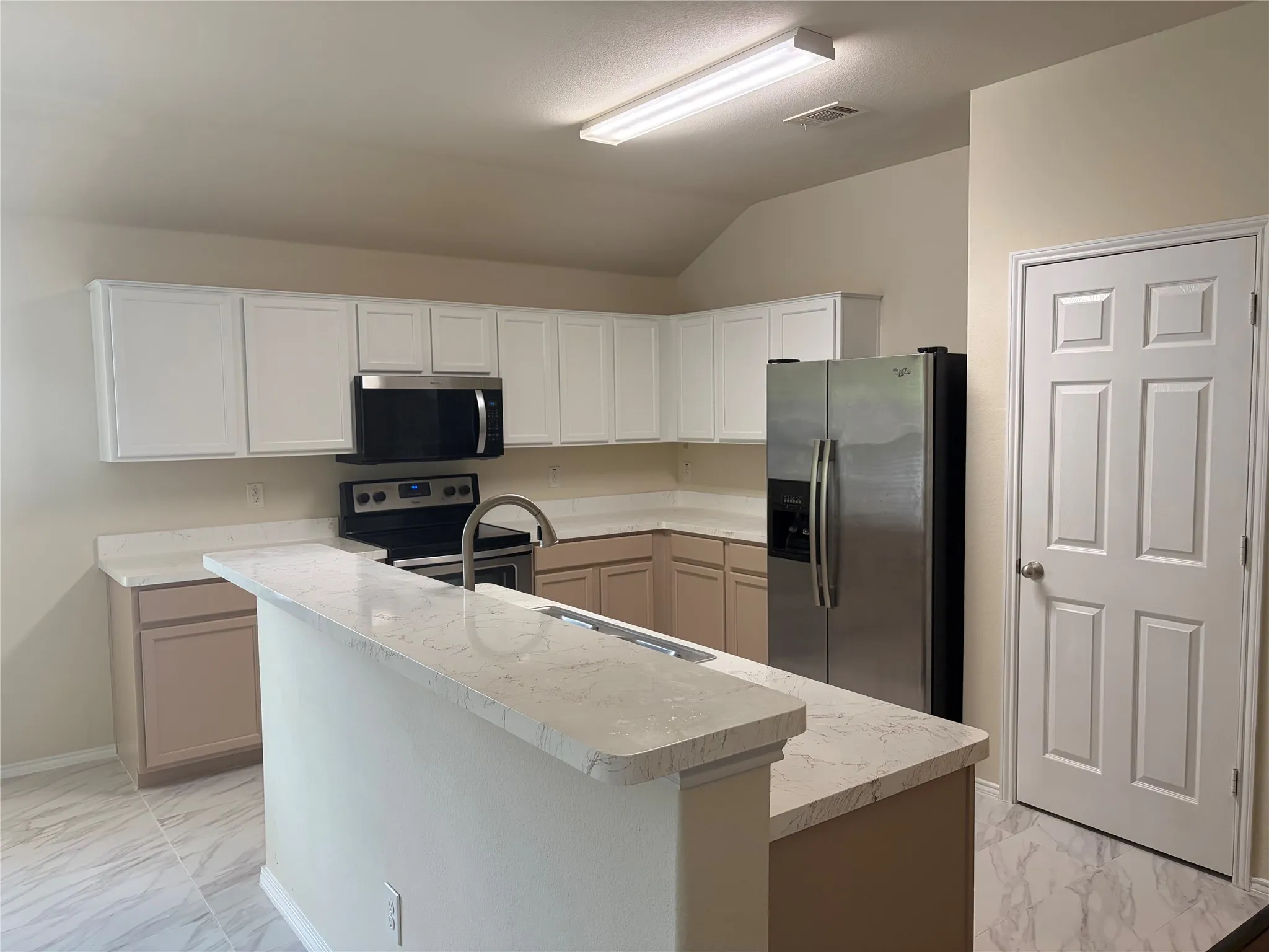Single Family Residence For Rent in Dallas County , 1803 Sea Gull Drive, Dallas, Texas 75051, 3 Bedroom, 2 Bathroom, 2 Garage spaces, 1,816 Sqft, built in 2012, mls#21294421, Real Estate Agent in Dallas, Homes For Rent in Dallas county, Homes For Rent in Dallas, Realtor in Dallas Texas, Real Estate Brokerage Independent Realty Texas, Luminita Cordes Realtor