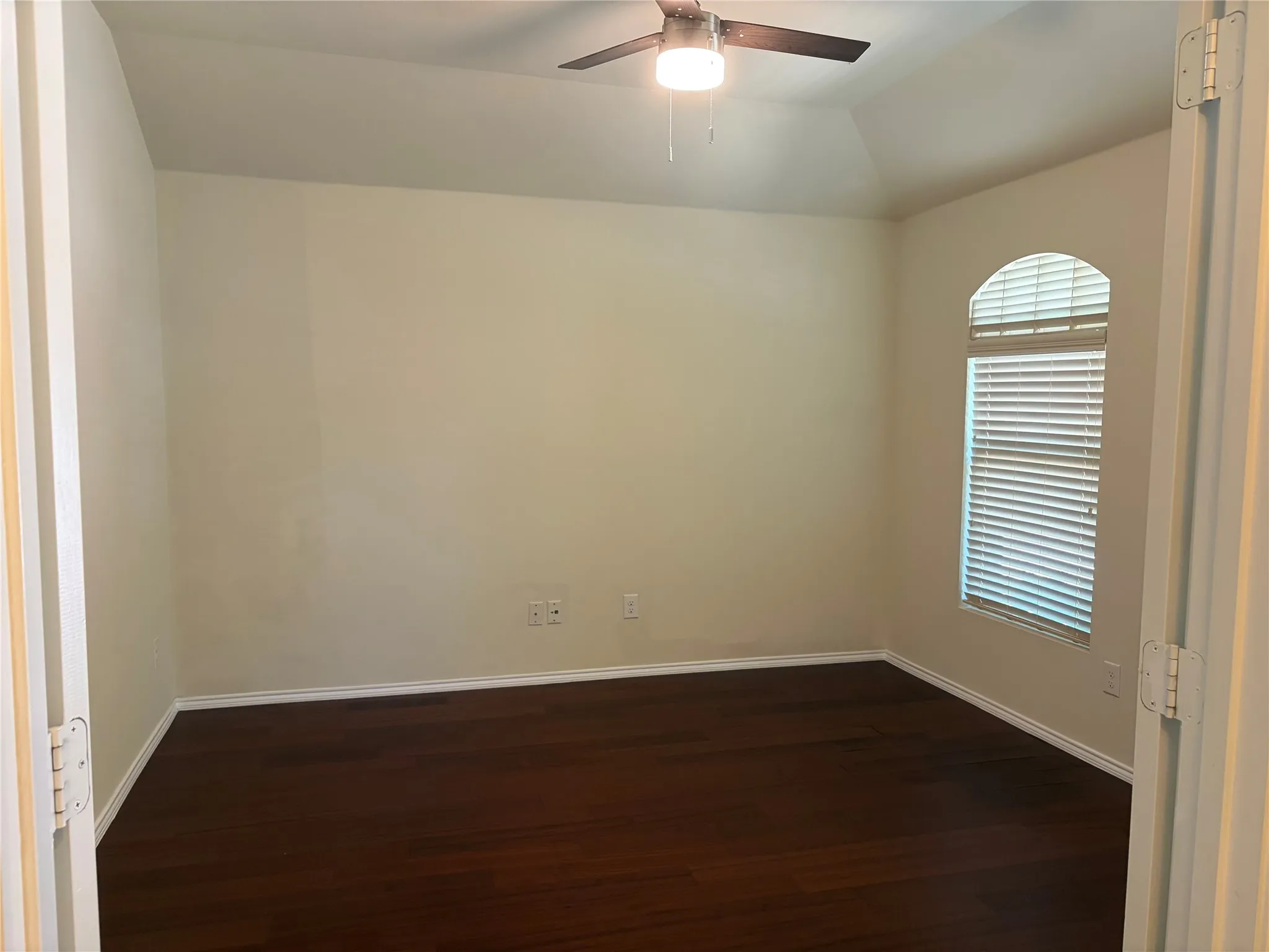 Single Family Residence For Rent in Dallas County , 1803 Sea Gull Drive, Dallas, Texas 75051, 3 Bedroom, 2 Bathroom, 2 Garage spaces, 1,816 Sqft, built in 2012, mls#21294421, Real Estate Agent in Dallas, Homes For Rent in Dallas county, Homes For Rent in Dallas, Realtor in Dallas Texas, Real Estate Brokerage Independent Realty Texas, Luminita Cordes Realtor