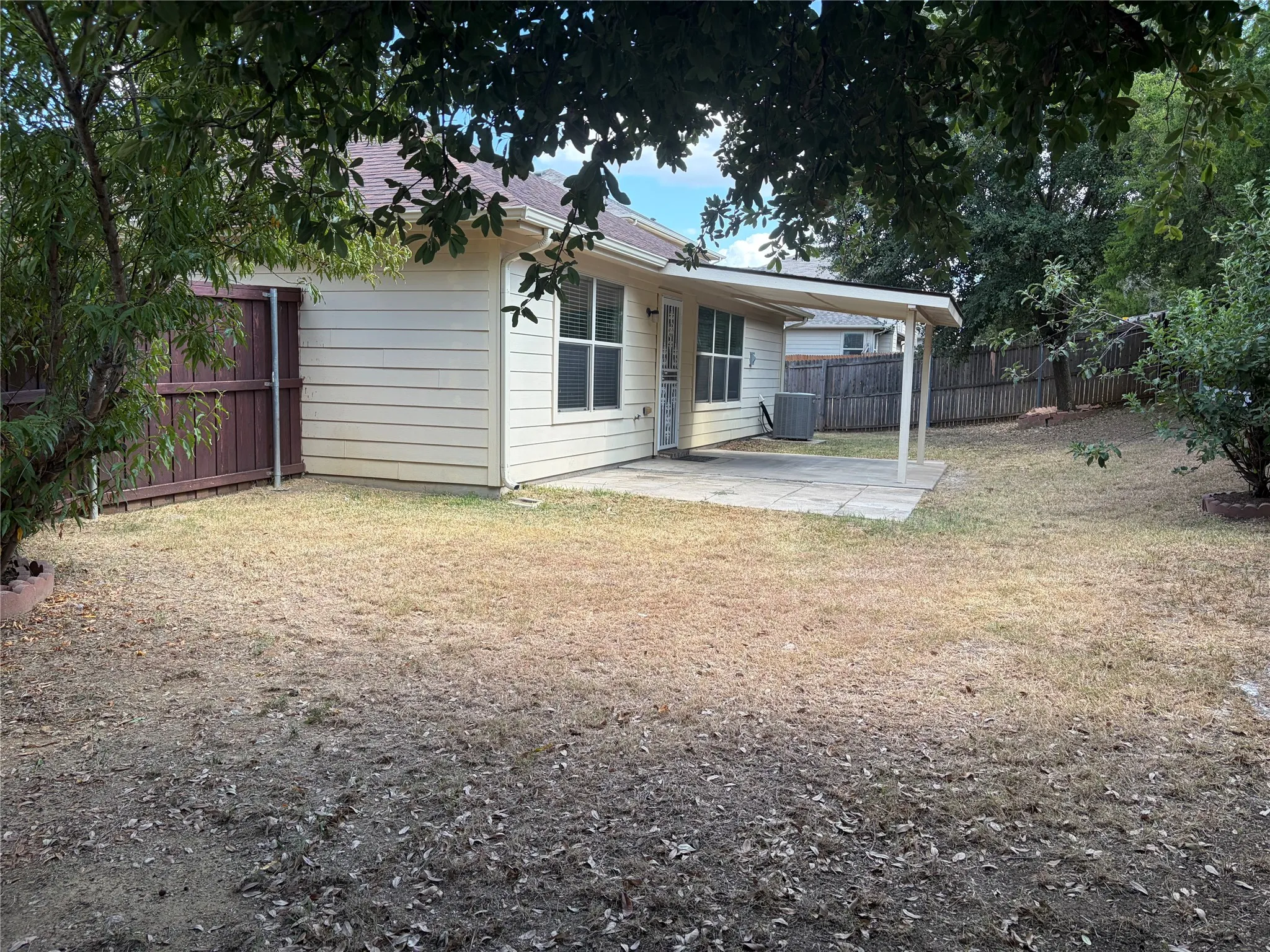 Single Family Residence For Rent in Dallas County , 1803 Sea Gull Drive, Dallas, Texas 75051, 3 Bedroom, 2 Bathroom, 2 Garage spaces, 1,816 Sqft, built in 2012, mls#21294421, Real Estate Agent in Dallas, Homes For Rent in Dallas county, Homes For Rent in Dallas, Realtor in Dallas Texas, Real Estate Brokerage Independent Realty Texas, Luminita Cordes Realtor