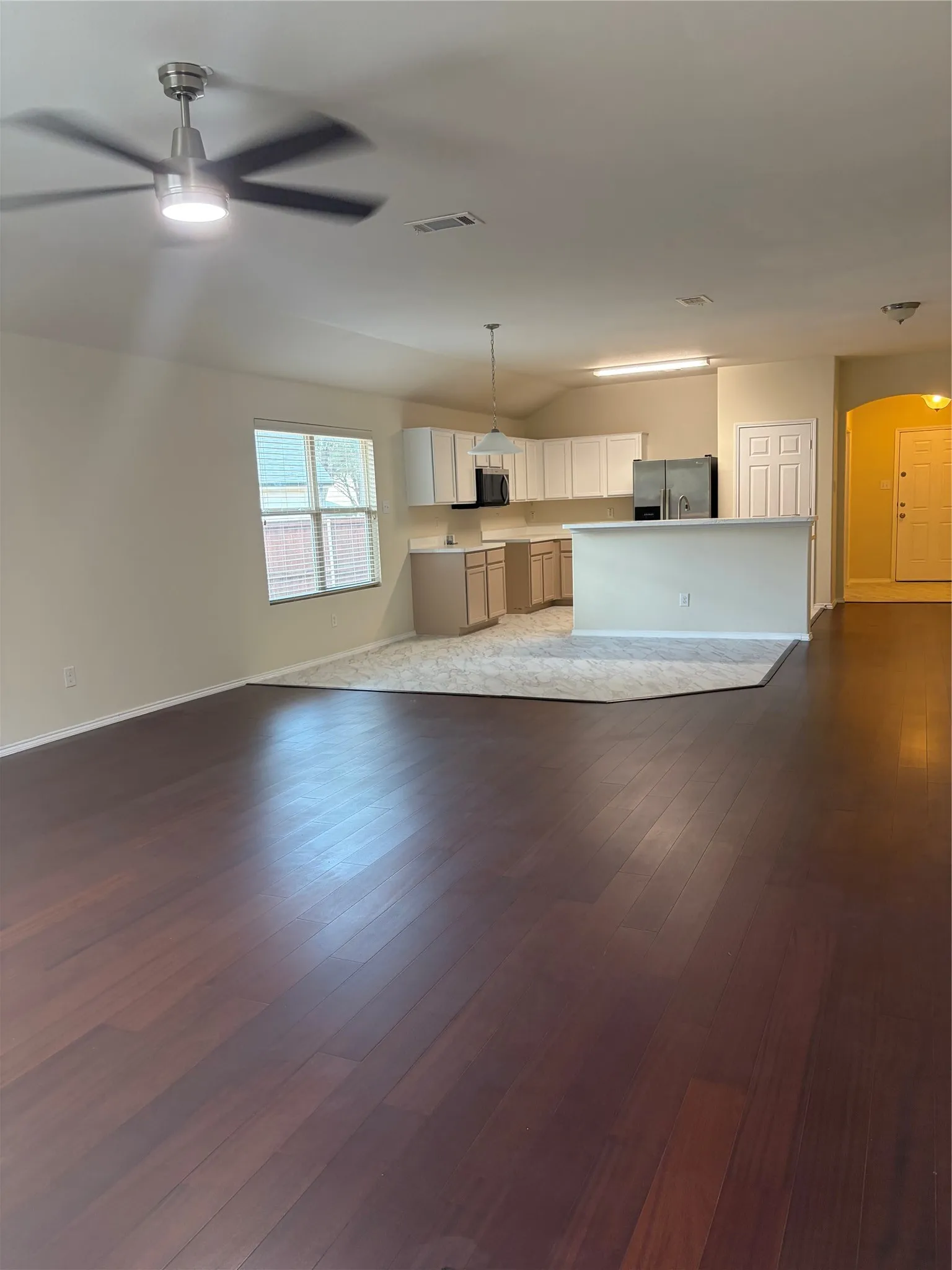 Single Family Residence For Rent in Dallas County , 1803 Sea Gull Drive, Dallas, Texas 75051, 3 Bedroom, 2 Bathroom, 2 Garage spaces, 1,816 Sqft, built in 2012, mls#21294421, Real Estate Agent in Dallas, Homes For Rent in Dallas county, Homes For Rent in Dallas, Realtor in Dallas Texas, Real Estate Brokerage Independent Realty Texas, Luminita Cordes Realtor