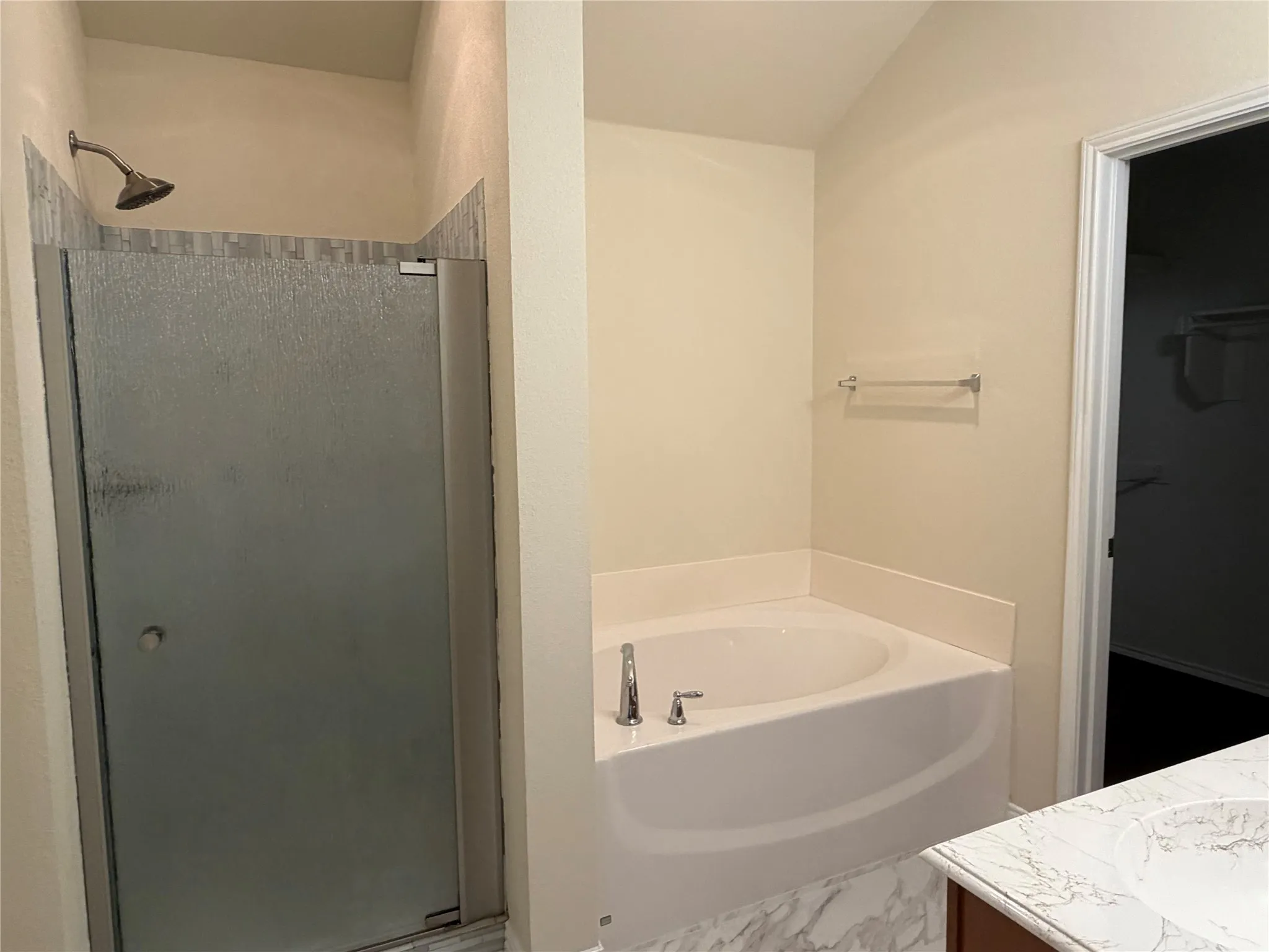 Single Family Residence For Rent in Dallas County , 1803 Sea Gull Drive, Dallas, Texas 75051, 3 Bedroom, 2 Bathroom, 2 Garage spaces, 1,816 Sqft, built in 2012, mls#21294421, Real Estate Agent in Dallas, Homes For Rent in Dallas county, Homes For Rent in Dallas, Realtor in Dallas Texas, Real Estate Brokerage Independent Realty Texas, Luminita Cordes Realtor