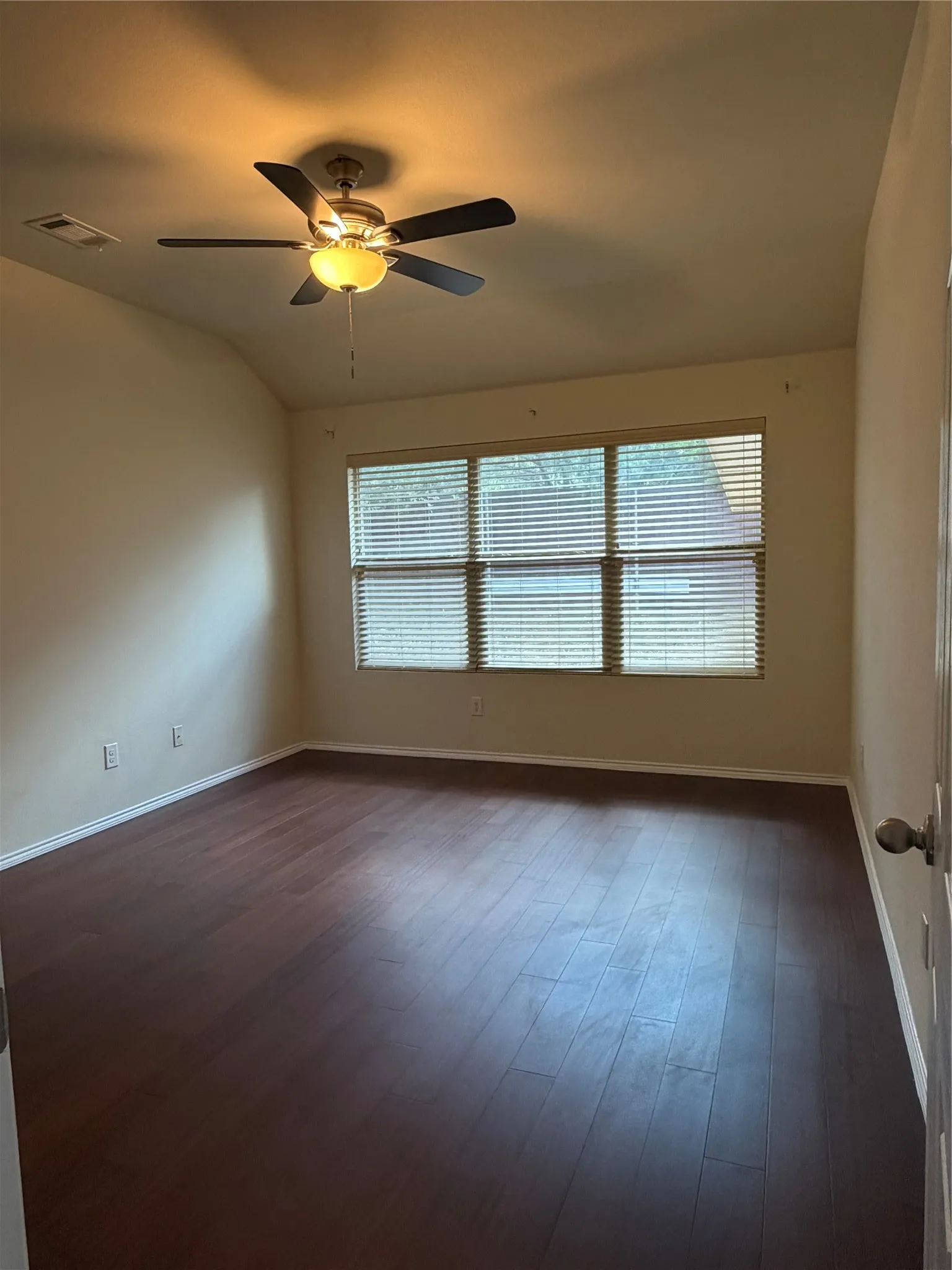 Single Family Residence For Rent in Dallas County , 1803 Sea Gull Drive, Dallas, Texas 75051, 3 Bedroom, 2 Bathroom, 2 Garage spaces, 1,816 Sqft, built in 2012, mls#21294421, Real Estate Agent in Dallas, Homes For Rent in Dallas county, Homes For Rent in Dallas, Realtor in Dallas Texas, Real Estate Brokerage Independent Realty Texas, Luminita Cordes Realtor