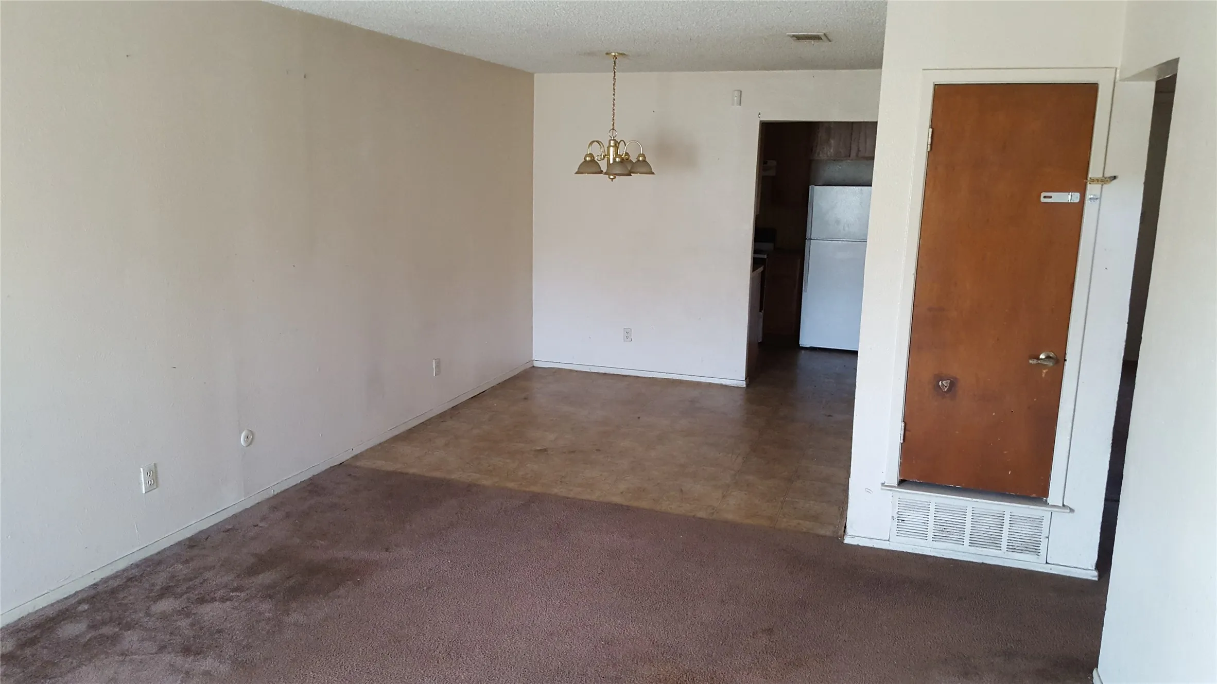Duplex For Rent in Tarrant County , 1037 Southmoor Drive, Arlington, Texas 76010, 2 Bedroom, 1 Bathroom, Garage spaces, 1,855 Sqft, built in 1979, mls#21294428, Real Estate Agent in Arlington, Homes For Rent in Tarrant county, Homes For Rent in Arlington, Realtor in Arlington Texas, Real Estate Brokerage Independent Realty Texas, Luminita Cordes Realtor