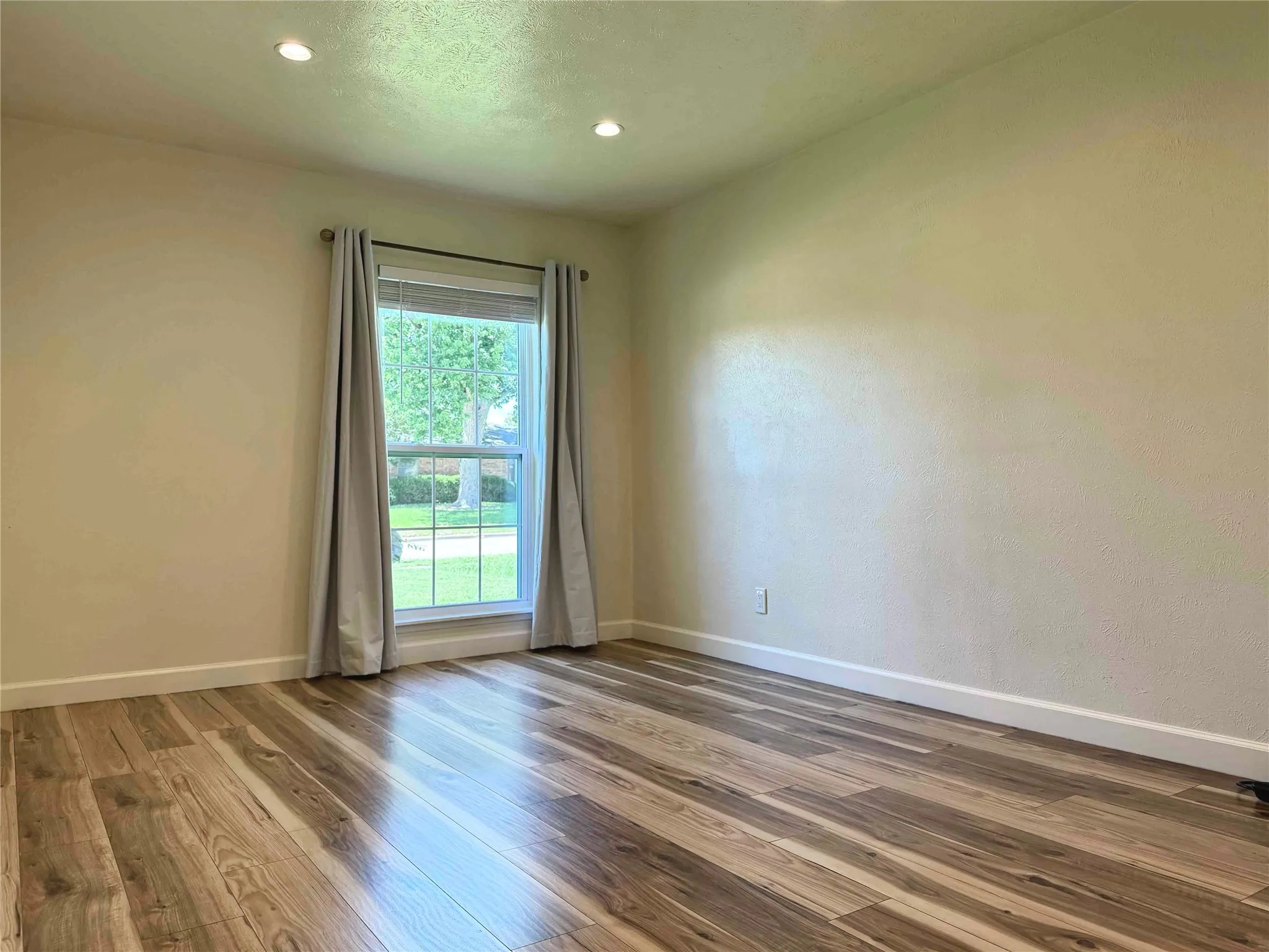 Single Family Residence For Rent in Dallas County , 2917 Esquire Lane, Garland, Texas 75044, 3 Bedroom, 2 Bathroom, 2 Garage spaces, 1,895 Sqft, built in 1979, mls#21280182, Real Estate Agent in Garland, Homes For Rent in Dallas county, Homes For Rent in Garland, Realtor in Garland Texas, Real Estate Brokerage Independent Realty Texas, Luminita Cordes Realtor