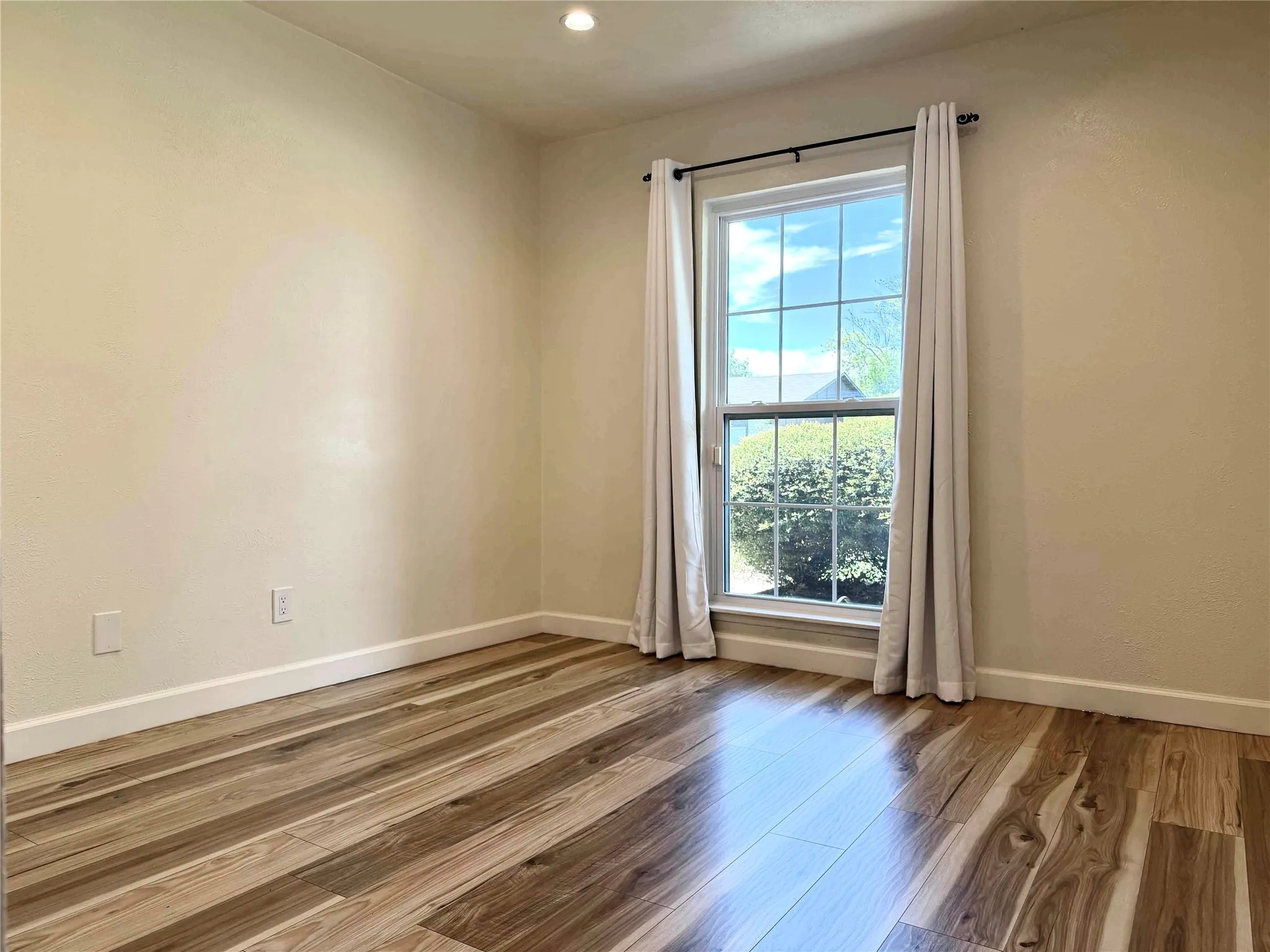 Single Family Residence For Rent in Dallas County , 2917 Esquire Lane, Garland, Texas 75044, 3 Bedroom, 2 Bathroom, 2 Garage spaces, 1,895 Sqft, built in 1979, mls#21280182, Real Estate Agent in Garland, Homes For Rent in Dallas county, Homes For Rent in Garland, Realtor in Garland Texas, Real Estate Brokerage Independent Realty Texas, Luminita Cordes Realtor