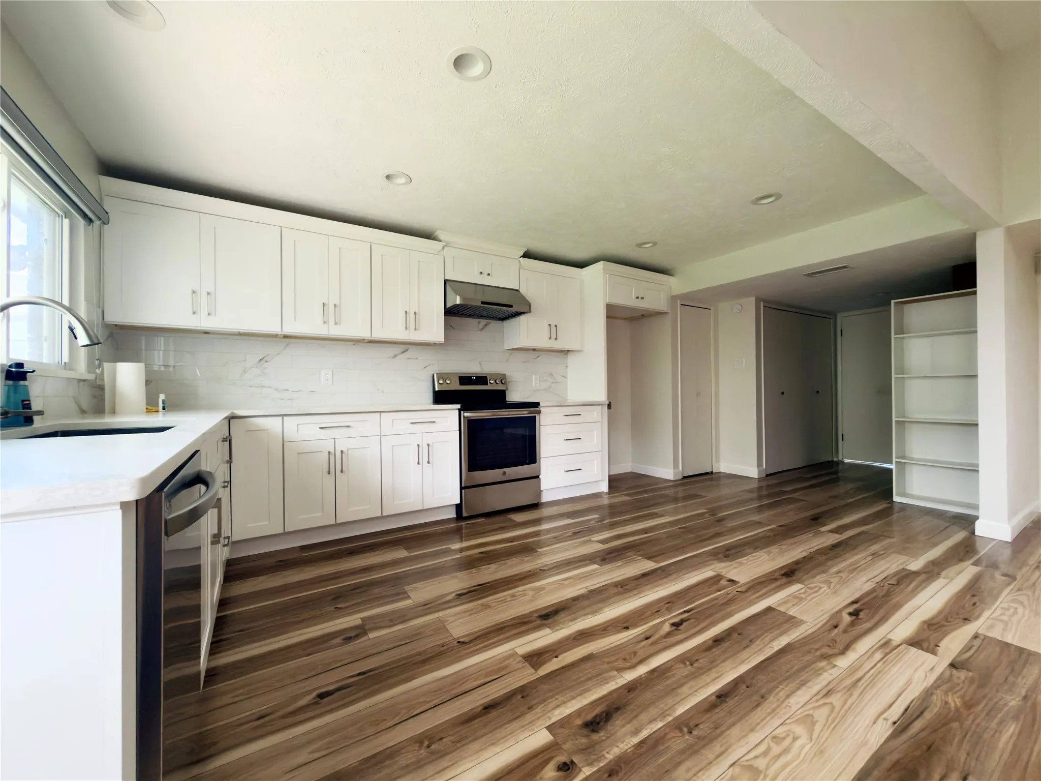 Single Family Residence For Rent in Dallas County , 2917 Esquire Lane, Garland, Texas 75044, 3 Bedroom, 2 Bathroom, 2 Garage spaces, 1,895 Sqft, built in 1979, mls#21280182, Real Estate Agent in Garland, Homes For Rent in Dallas county, Homes For Rent in Garland, Realtor in Garland Texas, Real Estate Brokerage Independent Realty Texas, Luminita Cordes Realtor