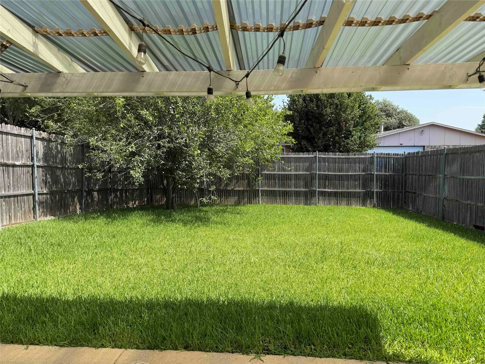 Single Family Residence For Rent in Dallas County , 2917 Esquire Lane, Garland, Texas 75044, 3 Bedroom, 2 Bathroom, 2 Garage spaces, 1,895 Sqft, built in 1979, mls#21280182, Real Estate Agent in Garland, Homes For Rent in Dallas county, Homes For Rent in Garland, Realtor in Garland Texas, Real Estate Brokerage Independent Realty Texas, Luminita Cordes Realtor