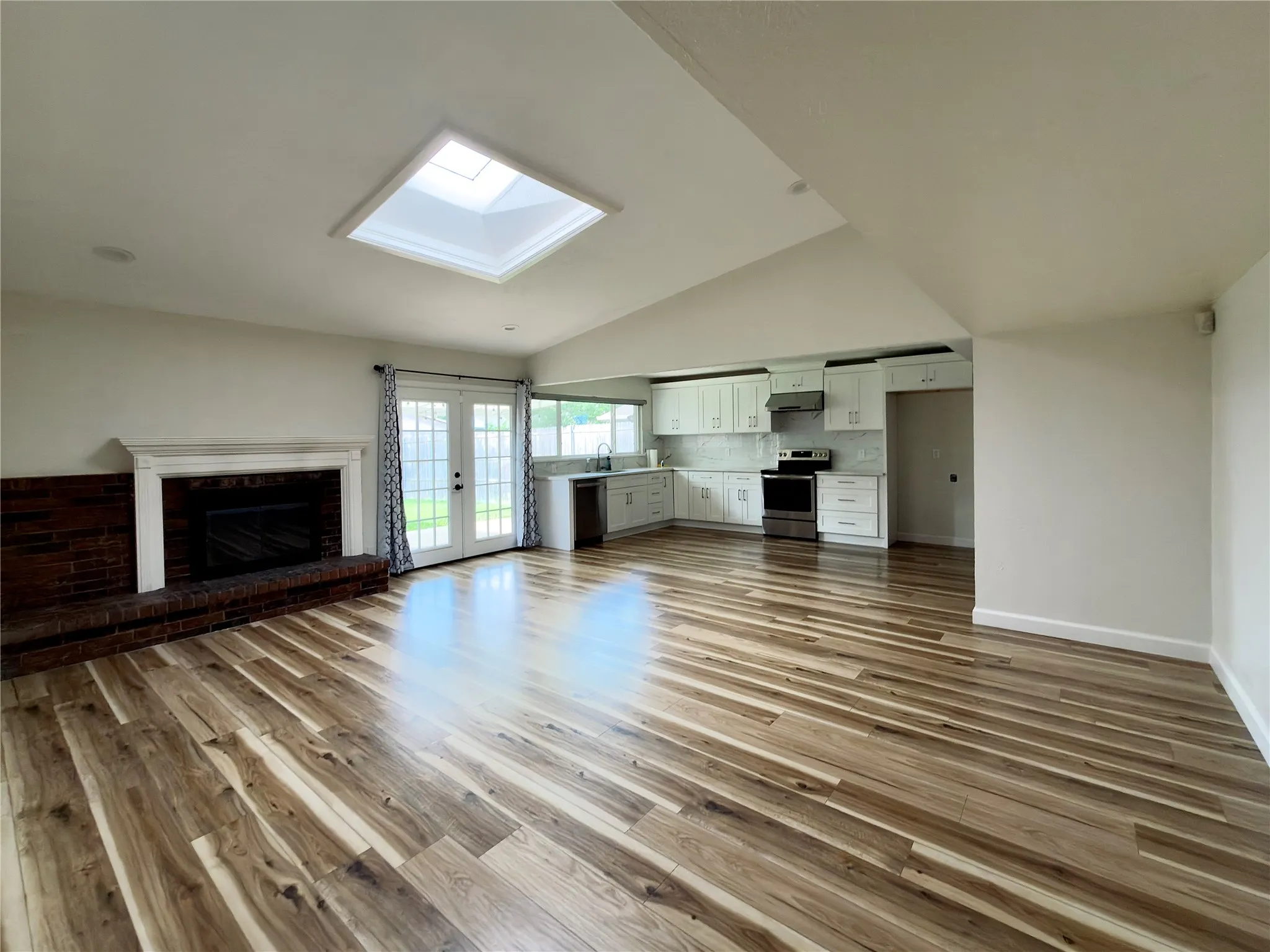 Single Family Residence For Rent in Dallas County , 2917 Esquire Lane, Garland, Texas 75044, 3 Bedroom, 2 Bathroom, 2 Garage spaces, 1,895 Sqft, built in 1979, mls#21280182, Real Estate Agent in Garland, Homes For Rent in Dallas county, Homes For Rent in Garland, Realtor in Garland Texas, Real Estate Brokerage Independent Realty Texas, Luminita Cordes Realtor