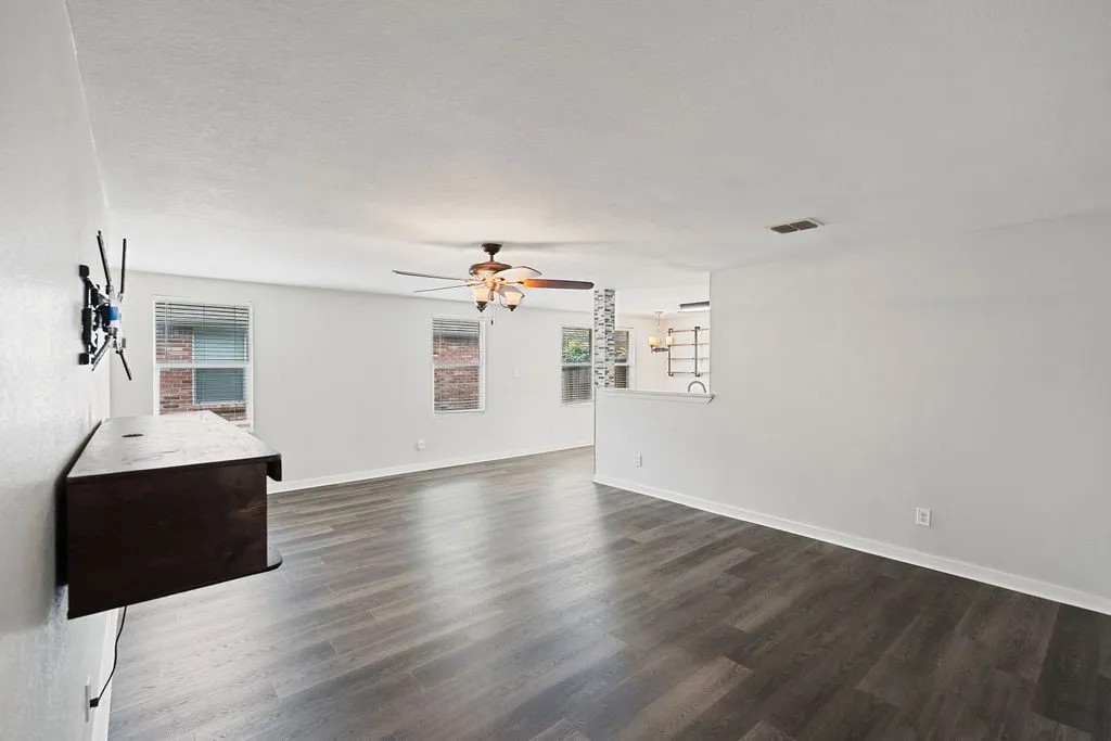 Single Family Residence For Rent in Collin County , 5405 Mountain Pointe Drive, Mc Kinney, Texas 75070, 3 Bedroom, 2 Bathroom, 2 Garage spaces, 1,532 Sqft, built in 2005, mls#21294444, Real Estate Agent in Mc Kinney, Homes For Rent in Collin county, Homes For Rent in Mc Kinney, Realtor in Mc Kinney Texas, Real Estate Brokerage Independent Realty Texas, Luminita Cordes Realtor