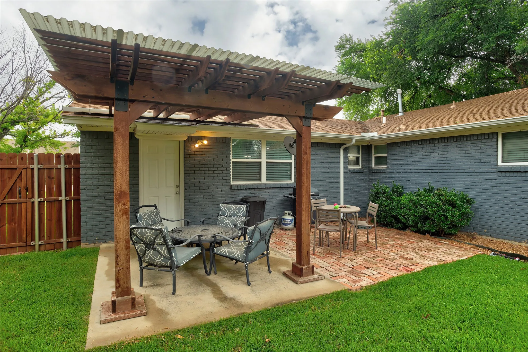 Single Family Residence For Sale in Dallas County , 530 Apollo Road, Richardson, Texas 75081, 3 Bedroom, 2 Bathroom, 2 Garage spaces, 1,265 Sqft, built in 1960, mls#21294448, Real Estate Agent in Richardson, Homes For Sale in Dallas county, Homes For Sale in Richardson, Realtor in Richardson Texas, Real Estate Brokerage Independent Realty Texas, Luminita Cordes Realtor