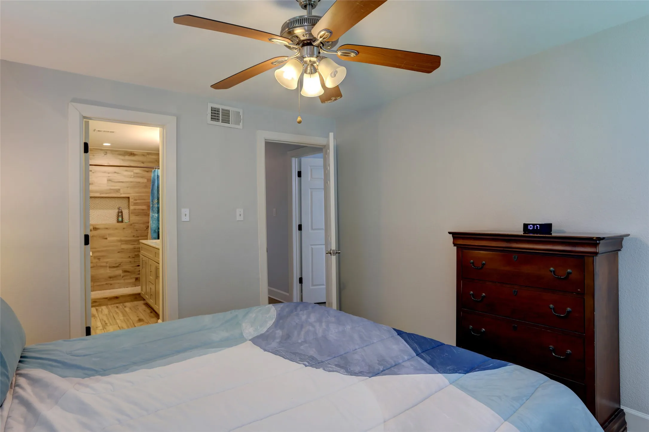 Single Family Residence For Sale in Dallas County , 530 Apollo Road, Richardson, Texas 75081, 3 Bedroom, 2 Bathroom, 2 Garage spaces, 1,265 Sqft, built in 1960, mls#21294448, Real Estate Agent in Richardson, Homes For Sale in Dallas county, Homes For Sale in Richardson, Realtor in Richardson Texas, Real Estate Brokerage Independent Realty Texas, Luminita Cordes Realtor