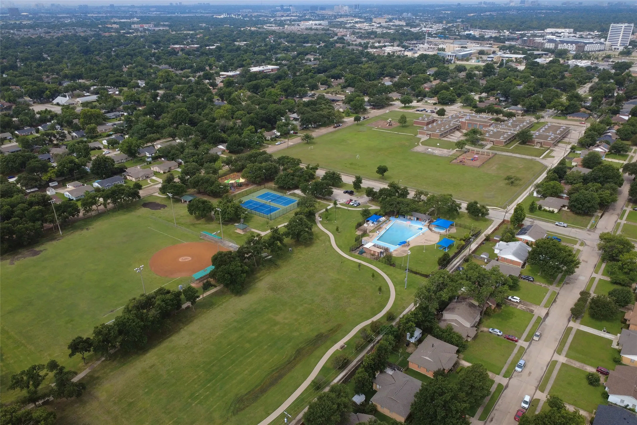 Single Family Residence For Sale in Dallas County , 530 Apollo Road, Richardson, Texas 75081, 3 Bedroom, 2 Bathroom, 2 Garage spaces, 1,265 Sqft, built in 1960, mls#21294448, Real Estate Agent in Richardson, Homes For Sale in Dallas county, Homes For Sale in Richardson, Realtor in Richardson Texas, Real Estate Brokerage Independent Realty Texas, Luminita Cordes Realtor