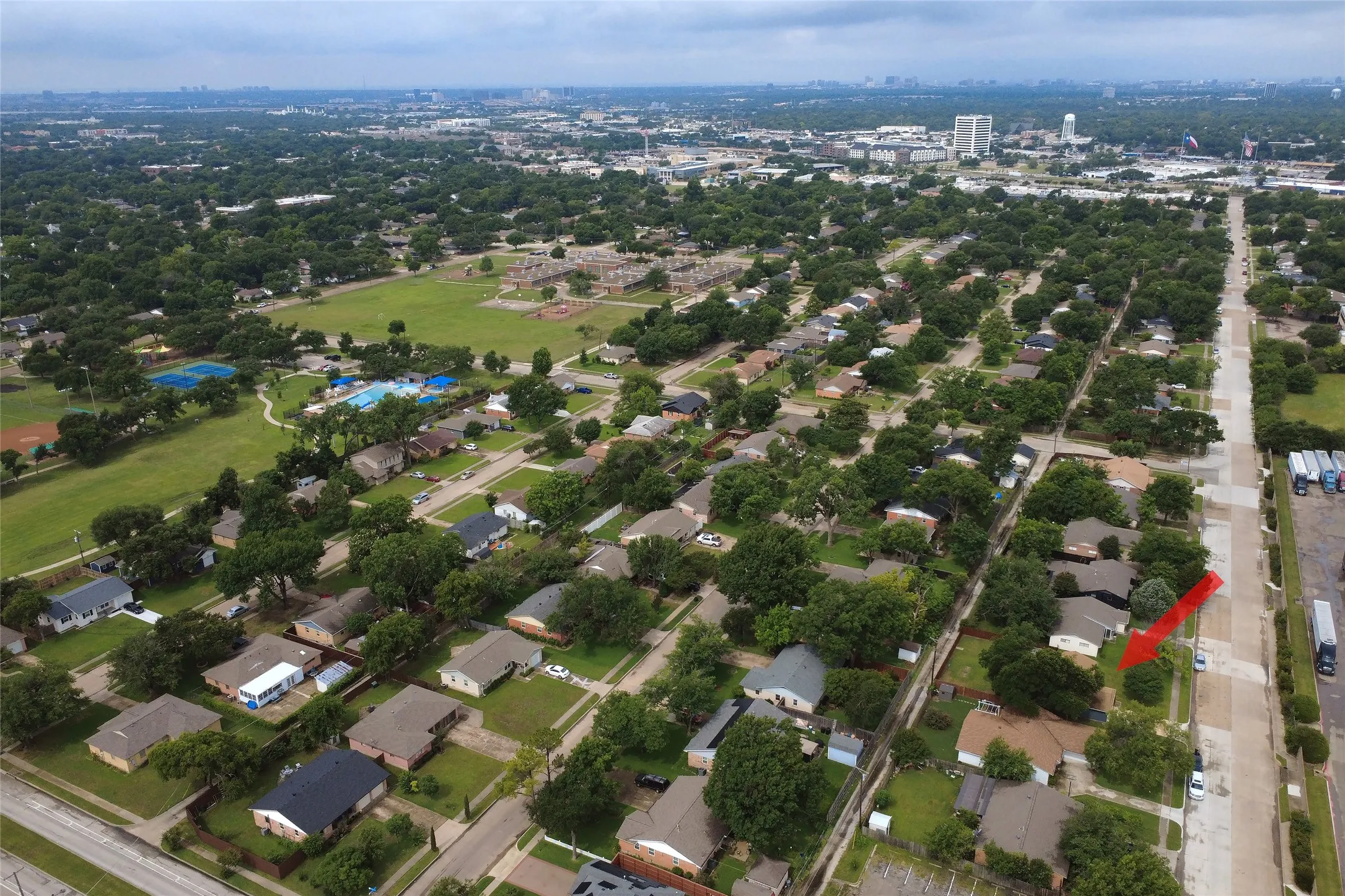 Location is just minutes to the City of Richardson I-75 Business District and the IQ Technology District.