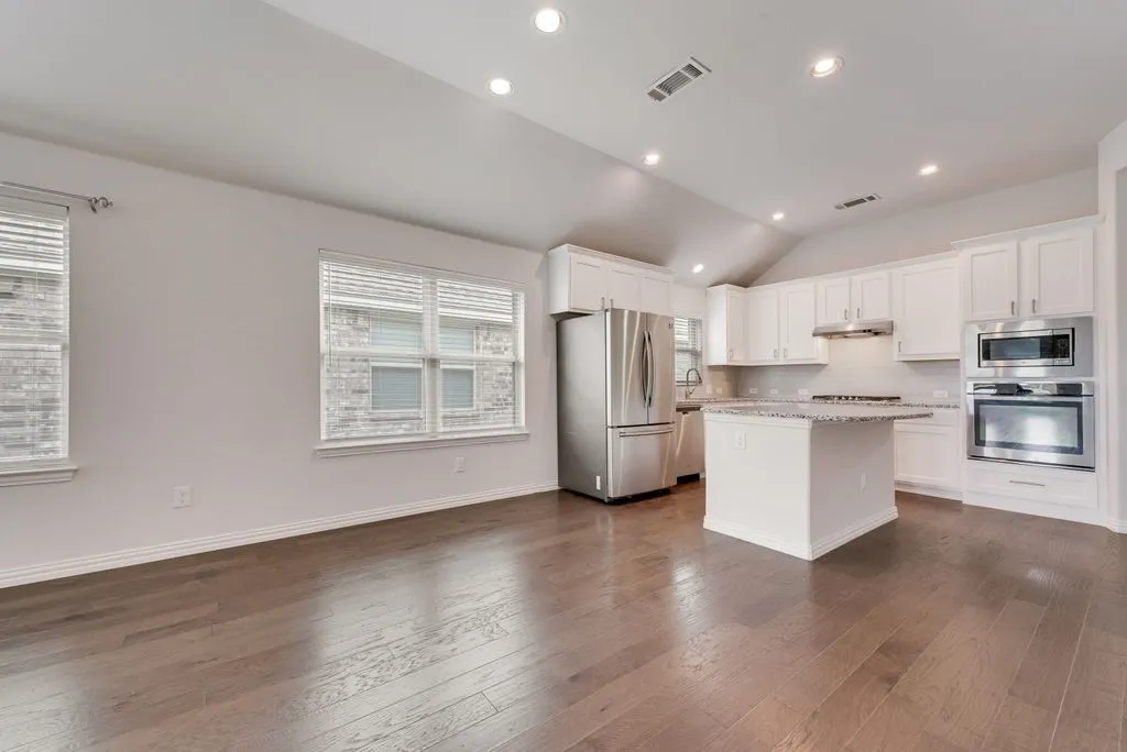 Single Family Residence For Rent in Kaufman County , 1560 Seminole Drive, Forney, Texas 75126, 3 Bedrooms, 2 Bathrooms, 2 Garage spaces, 2,020 Sqft, built in 2018, Price $2,250, mls#21294449, Real Estate Agent in Forney, Homes For Rent in Kaufman county, Homes For Rent in Forney, Realtor in Forney Texas, Real Estate Brokerage Independent Realty Texas, Luminita Cordes Realtor