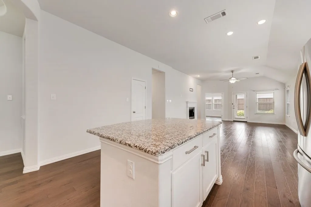 Single Family Residence For Rent in Kaufman County , 1560 Seminole Drive, Forney, Texas 75126, 3 Bedrooms, 2 Bathrooms, 2 Garage spaces, 2,020 Sqft, built in 2018, Price $2,250, mls#21294449, Real Estate Agent in Forney, Homes For Rent in Kaufman county, Homes For Rent in Forney, Realtor in Forney Texas, Real Estate Brokerage Independent Realty Texas, Luminita Cordes Realtor