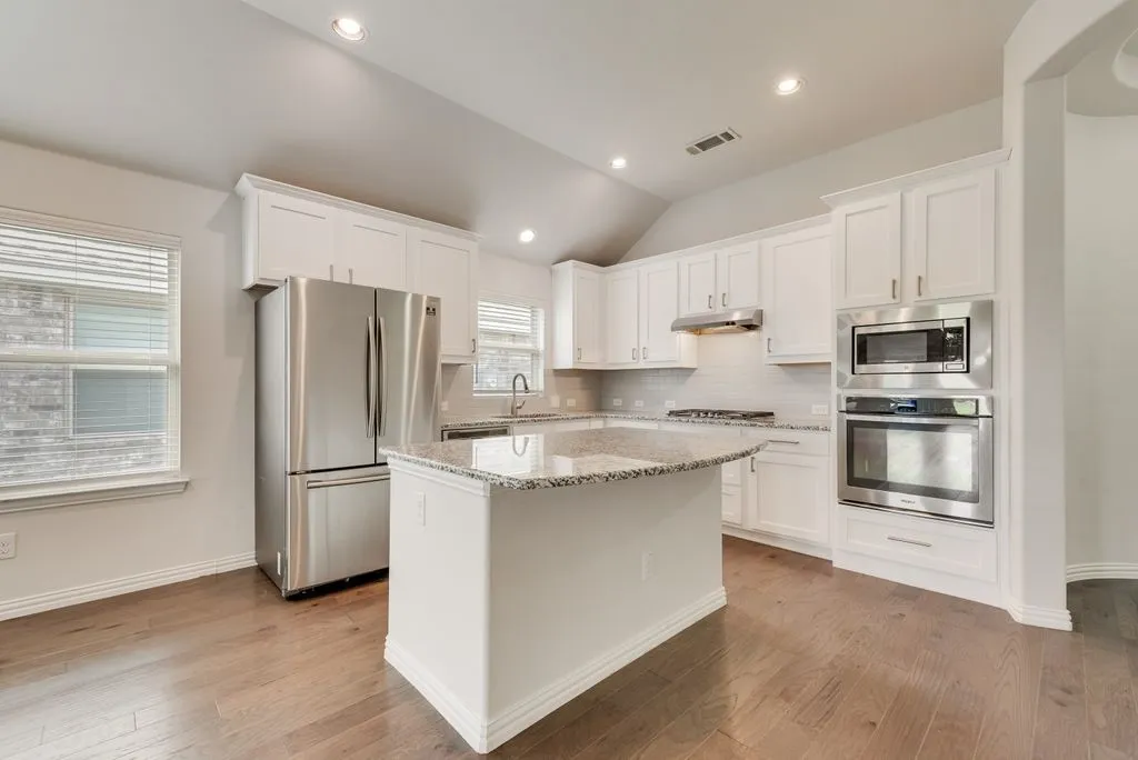Single Family Residence For Rent in Kaufman County , 1560 Seminole Drive, Forney, Texas 75126, 3 Bedrooms, 2 Bathrooms, 2 Garage spaces, 2,020 Sqft, built in 2018, Price $2,250, mls#21294449, Real Estate Agent in Forney, Homes For Rent in Kaufman county, Homes For Rent in Forney, Realtor in Forney Texas, Real Estate Brokerage Independent Realty Texas, Luminita Cordes Realtor
