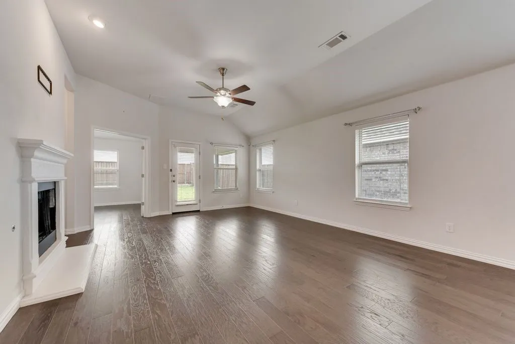 Single Family Residence For Rent in Kaufman County , 1560 Seminole Drive, Forney, Texas 75126, 3 Bedrooms, 2 Bathrooms, 2 Garage spaces, 2,020 Sqft, built in 2018, Price $2,250, mls#21294449, Real Estate Agent in Forney, Homes For Rent in Kaufman county, Homes For Rent in Forney, Realtor in Forney Texas, Real Estate Brokerage Independent Realty Texas, Luminita Cordes Realtor