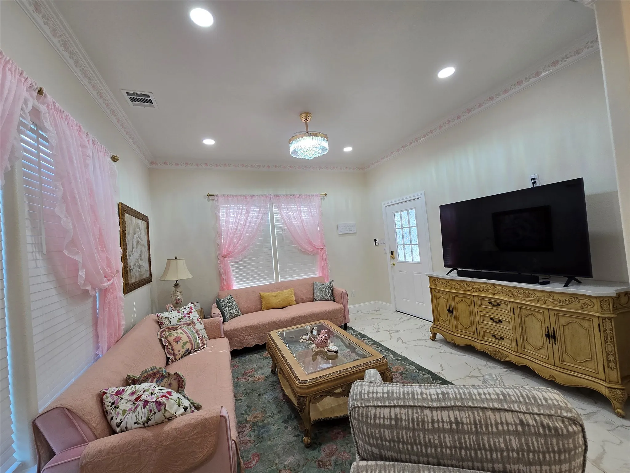 Single Family Residence For Rent in Grayson County , 401 E Chestnut Street, Denison, Texas 75021, 3 Bedrooms, 3 Bathrooms, Garage spaces, 1,719 Sqft, built in 1900, Price $3,900, mls#21294455, Real Estate Agent in Denison, Homes For Rent in Grayson county, Homes For Rent in Denison, Realtor in Denison Texas, Real Estate Brokerage Independent Realty Texas, Luminita Cordes Realtor