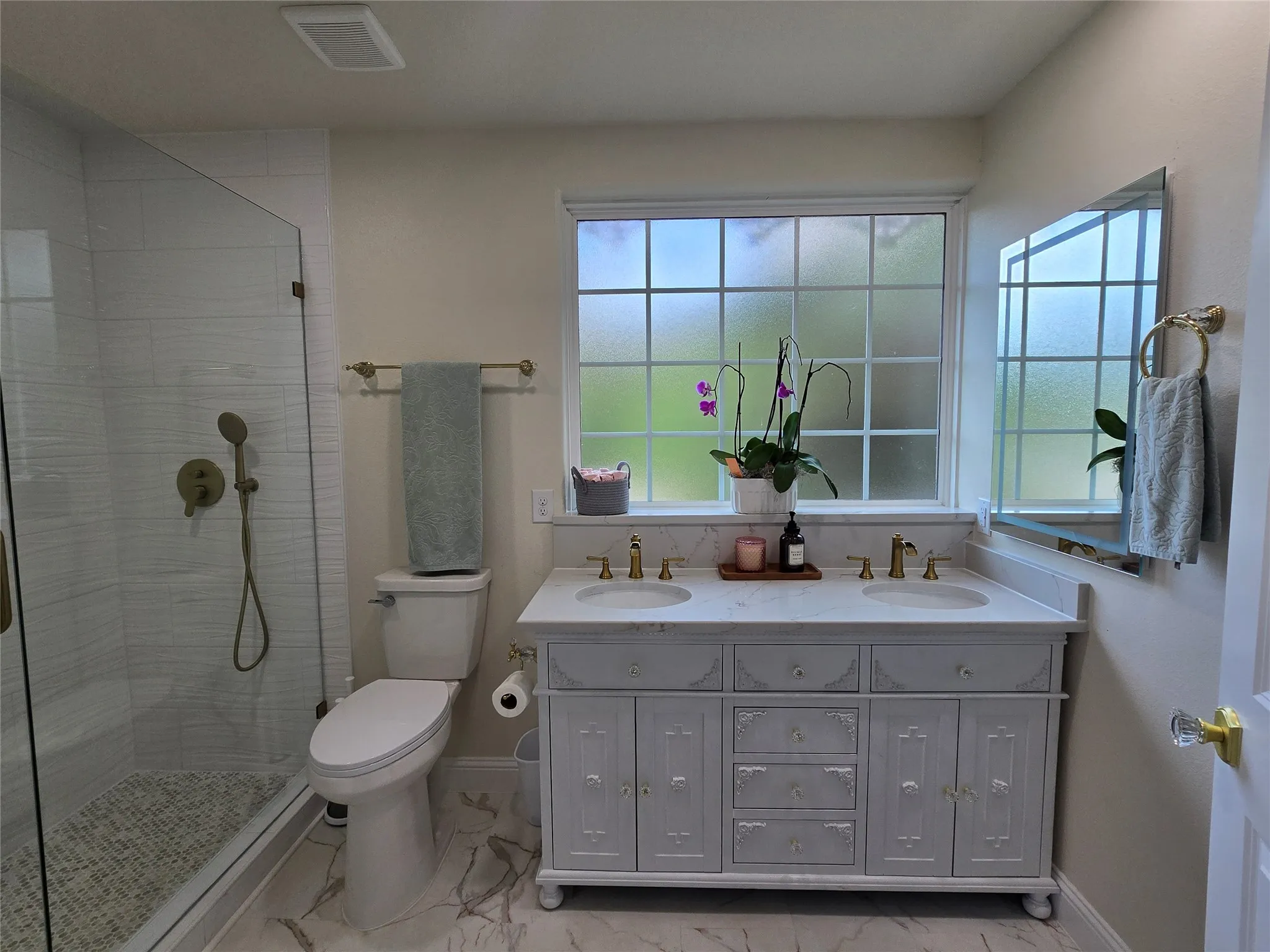 Single Family Residence For Rent in Grayson County , 401 E Chestnut Street, Denison, Texas 75021, 3 Bedrooms, 3 Bathrooms, Garage spaces, 1,719 Sqft, built in 1900, Price $3,900, mls#21294455, Real Estate Agent in Denison, Homes For Rent in Grayson county, Homes For Rent in Denison, Realtor in Denison Texas, Real Estate Brokerage Independent Realty Texas, Luminita Cordes Realtor