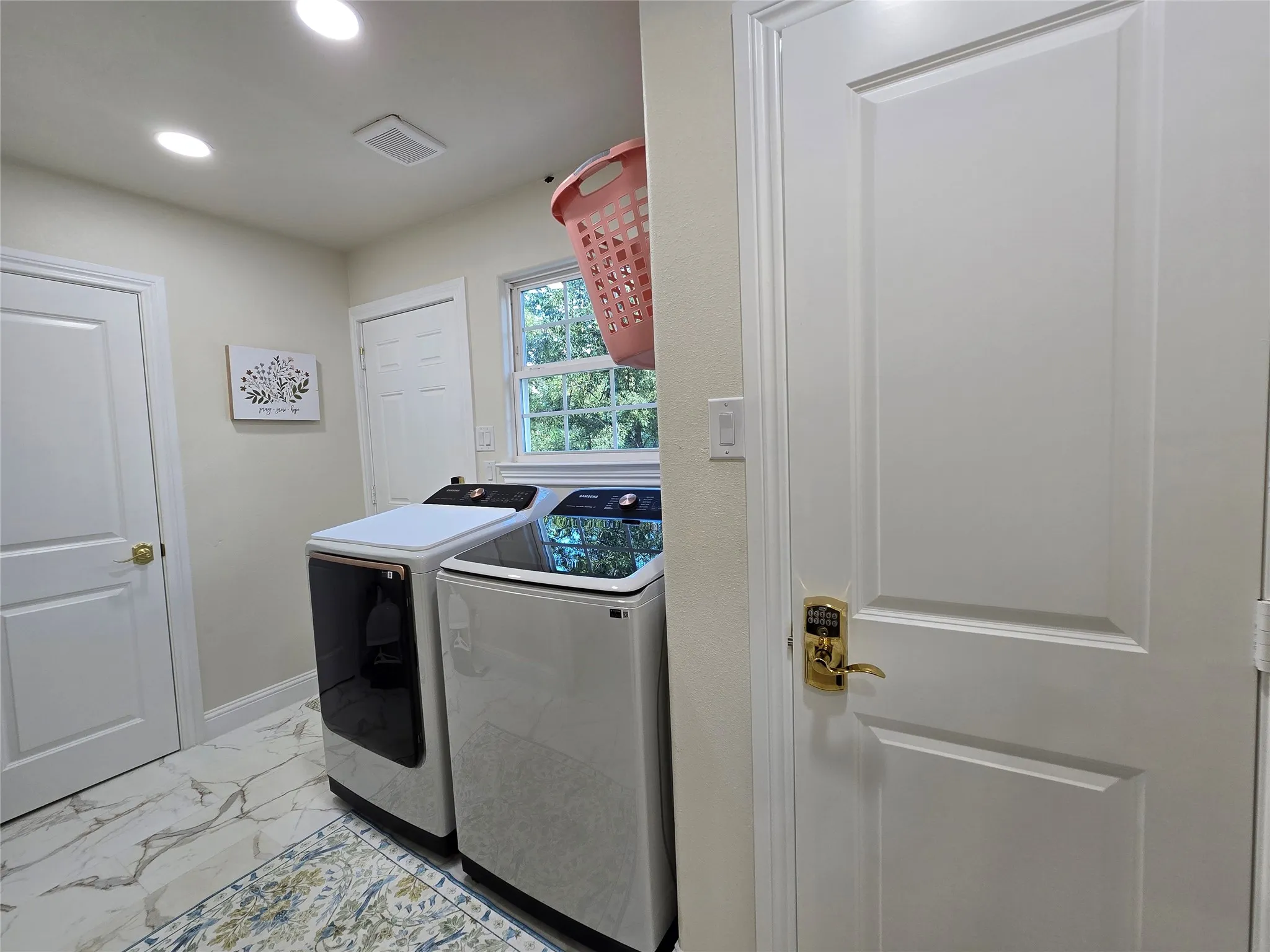Single Family Residence For Rent in Grayson County , 401 E Chestnut Street, Denison, Texas 75021, 3 Bedrooms, 3 Bathrooms, Garage spaces, 1,719 Sqft, built in 1900, Price $3,900, mls#21294455, Real Estate Agent in Denison, Homes For Rent in Grayson county, Homes For Rent in Denison, Realtor in Denison Texas, Real Estate Brokerage Independent Realty Texas, Luminita Cordes Realtor