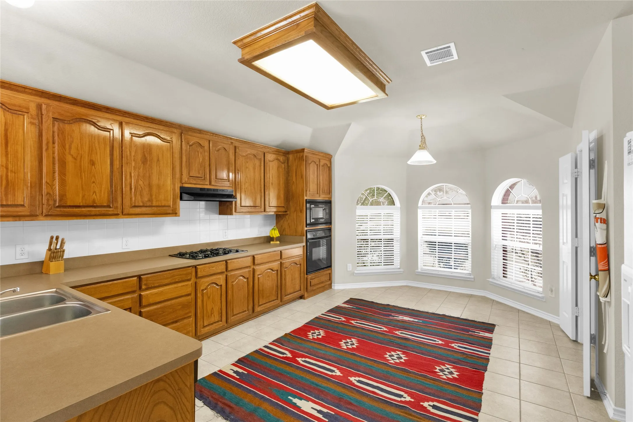 Single Family Residence For Sale in Collin County , 15827 Appaloosa Drive, Frisco, Texas 75035, 3 Bedrooms, 2 Bathrooms, 2 Garage spaces, 1,796 Sqft, built in 2003, Price $401,197, mls#21294154, Real Estate Agent in Frisco, Homes For Sale in Collin county, Homes For Sale in Frisco, Realtor in Frisco Texas, Real Estate Brokerage Independent Realty Texas, Luminita Cordes Realtor