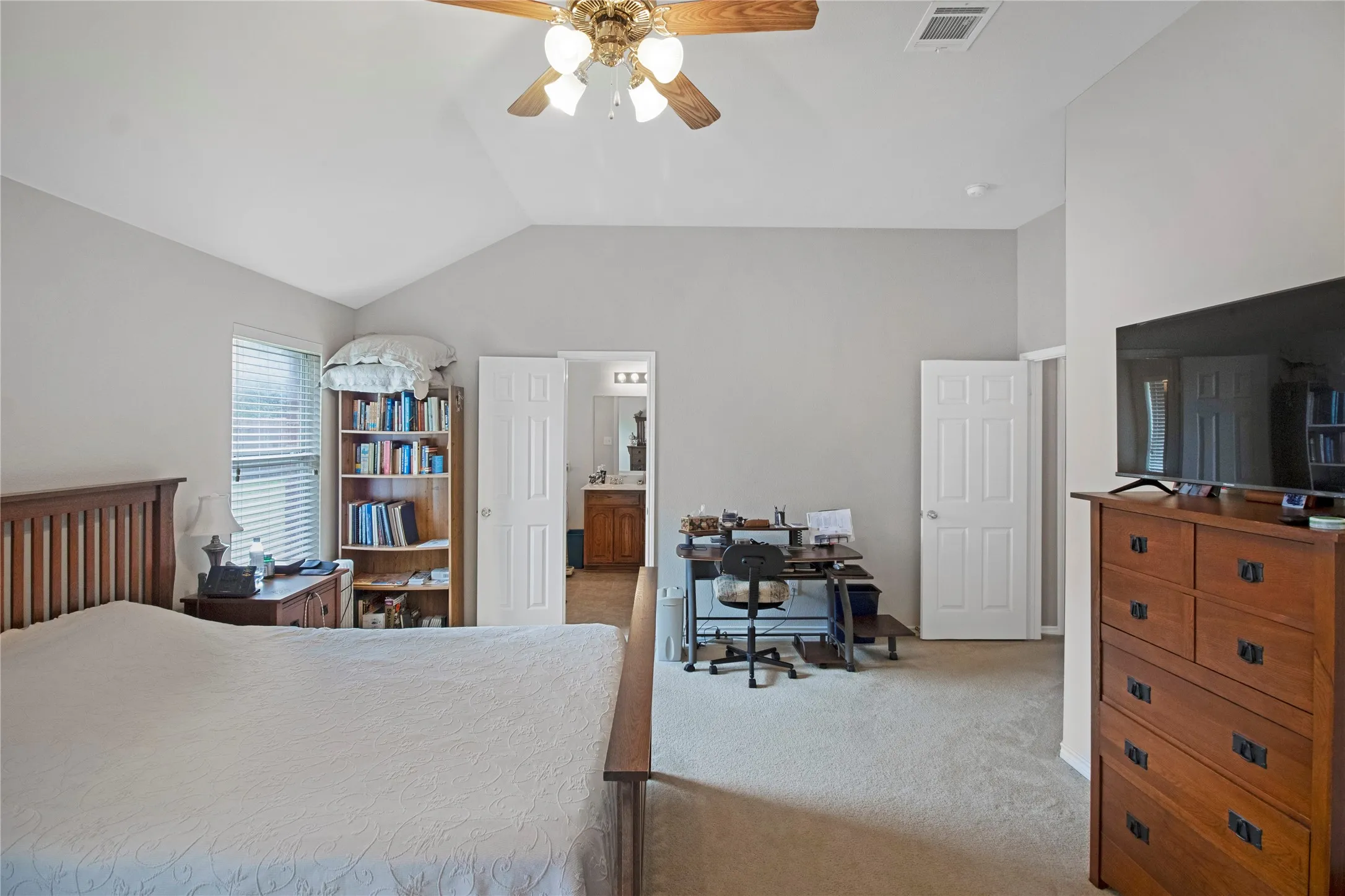 Single Family Residence For Sale in Collin County , 15827 Appaloosa Drive, Frisco, Texas 75035, 3 Bedrooms, 2 Bathrooms, 2 Garage spaces, 1,796 Sqft, built in 2003, Price $401,197, mls#21294154, Real Estate Agent in Frisco, Homes For Sale in Collin county, Homes For Sale in Frisco, Realtor in Frisco Texas, Real Estate Brokerage Independent Realty Texas, Luminita Cordes Realtor