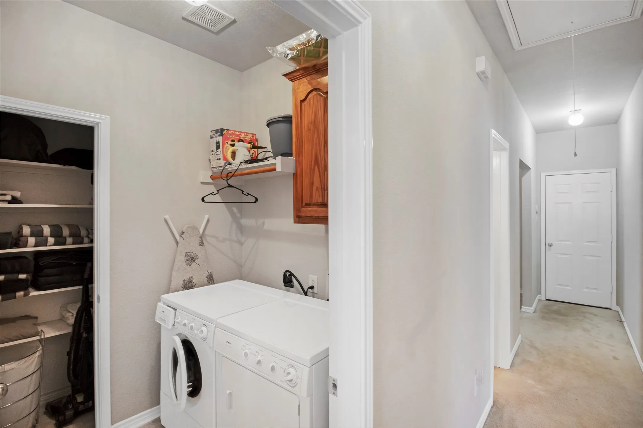 Single Family Residence For Sale in Collin County , 15827 Appaloosa Drive, Frisco, Texas 75035, 3 Bedrooms, 2 Bathrooms, 2 Garage spaces, 1,796 Sqft, built in 2003, Price $401,197, mls#21294154, Real Estate Agent in Frisco, Homes For Sale in Collin county, Homes For Sale in Frisco, Realtor in Frisco Texas, Real Estate Brokerage Independent Realty Texas, Luminita Cordes Realtor
