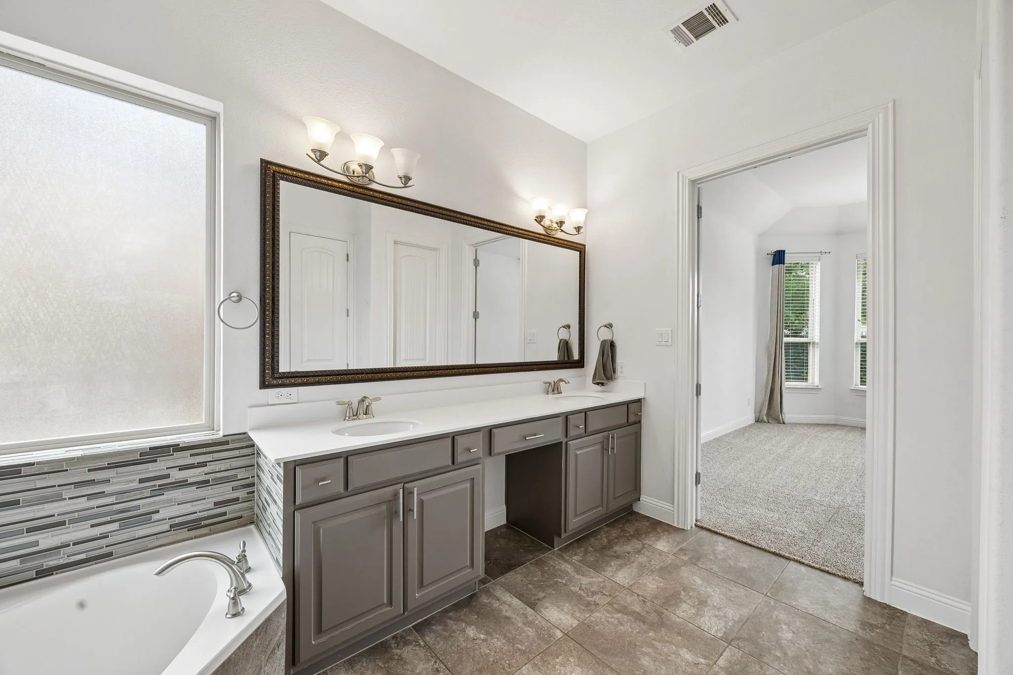 Single Family Residence For Sale in Dallas County , 6827 Sunshade Lane, Dallas, Texas 75236, 4 Bedrooms, 3 Bathrooms, 2 Garage spaces, 3,090 Sqft, built in 2015, Price $519,500, mls#21293944, Real Estate Agent in Dallas, Homes For Sale in Dallas county, Homes For Sale in Dallas, Realtor in Dallas Texas, Real Estate Brokerage Independent Realty Texas, Luminita Cordes Realtor